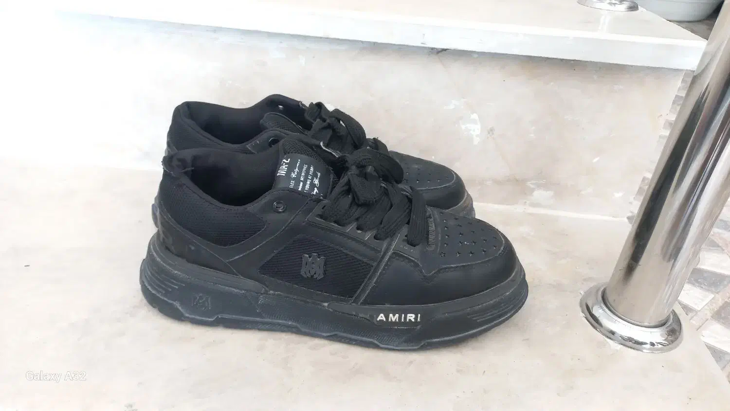 کفش|کیف، کفش، کمربند|دورود, |دیوار