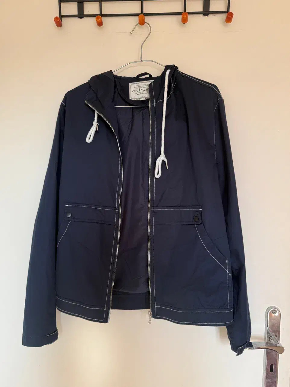 کاپشن|لباس|پرند, فاز ۶|دیوار