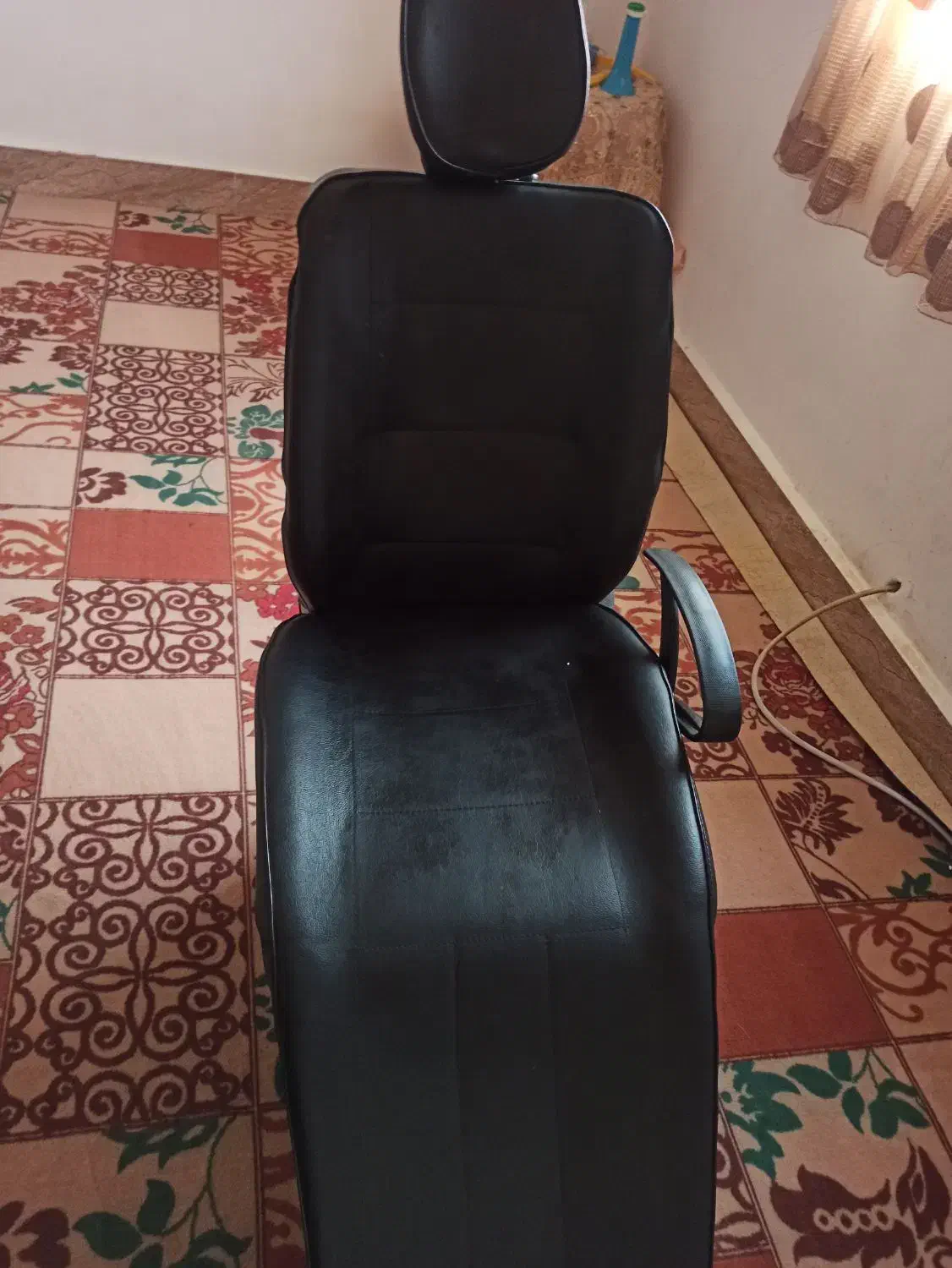 صندلی اصلاح|آرایشگاه و سالن‌های زیبایی|علی‌آباد کتول, |دیوار