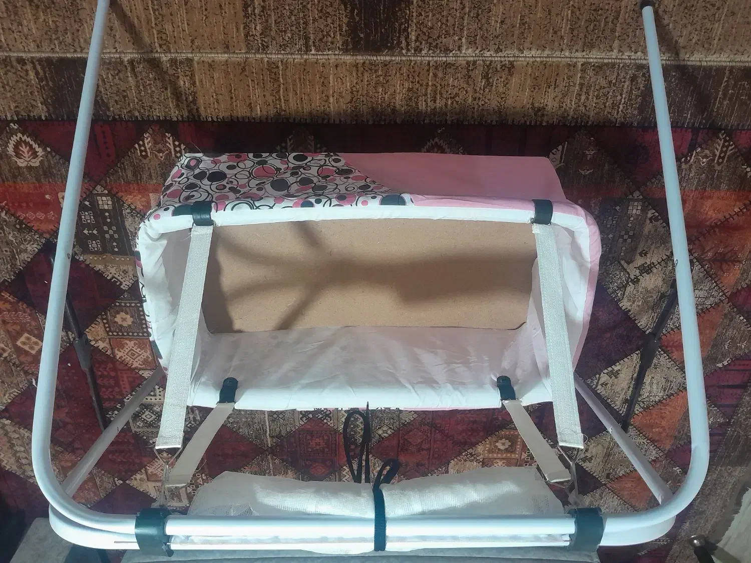 گهواره کودک|تخت و صندلی بچه|رشت, کوی امام رضا|دیوار