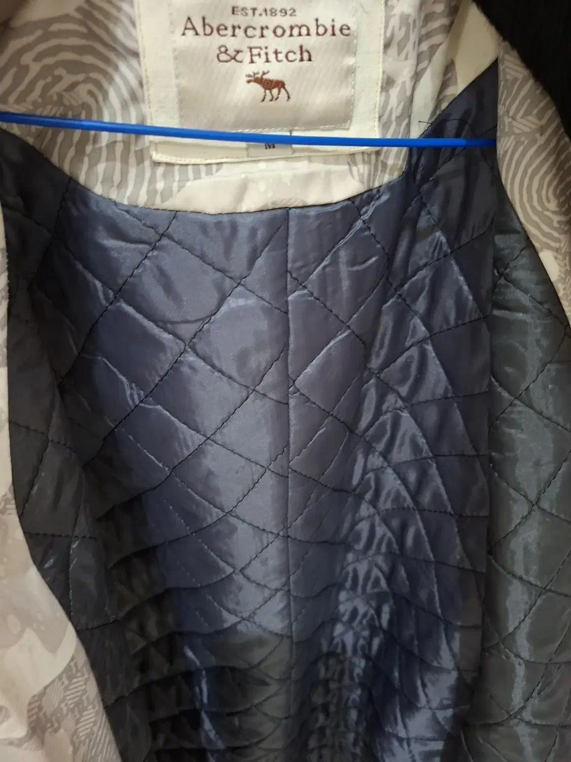 هم پالتو هم بارانی|لباس|گرمدره, |دیوار