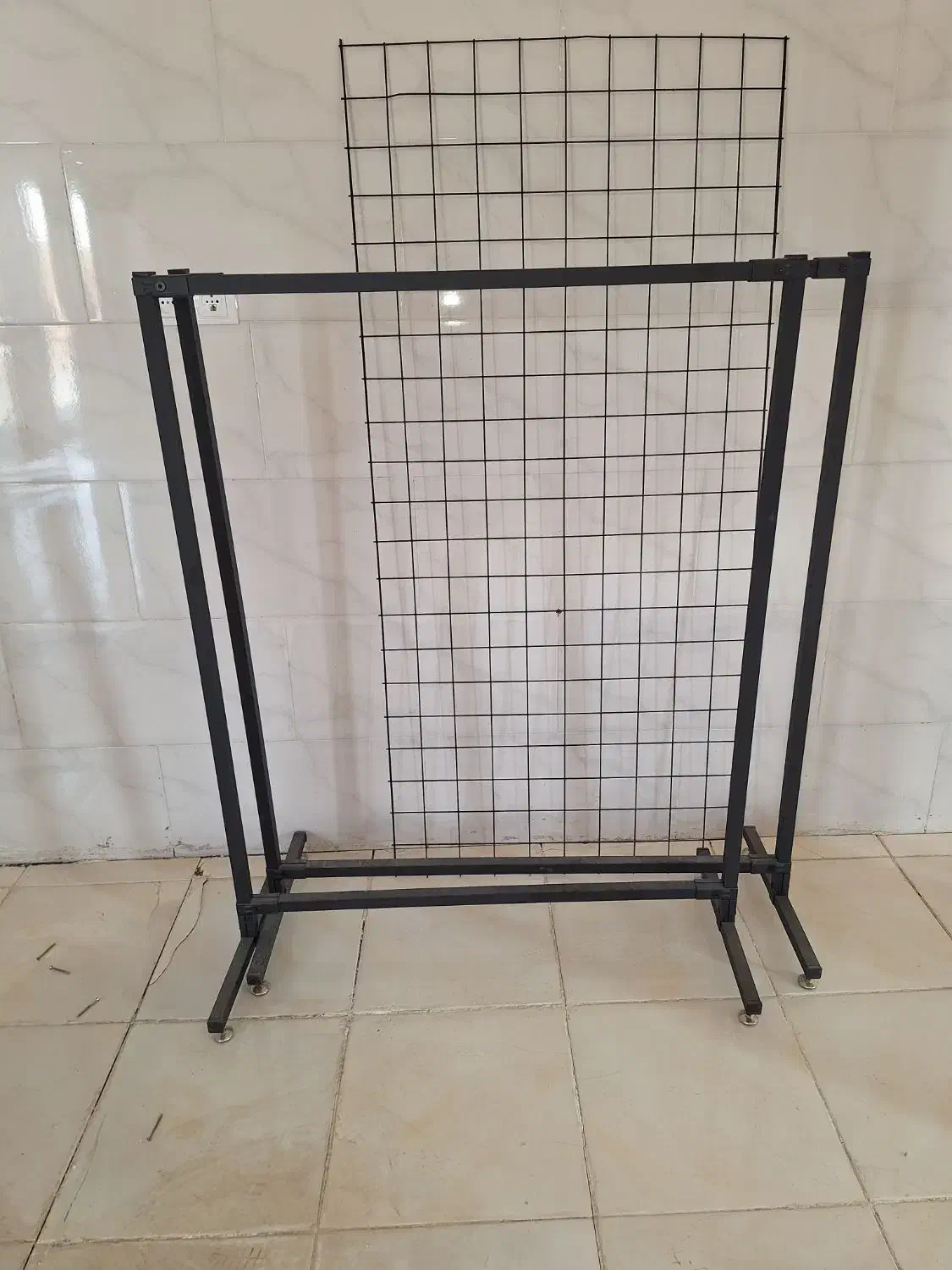 تعدادی رگال چوب لباسی و جوراب و گیره دست دوم|فروشگاه و مغازه|جرقویه, |دیوار