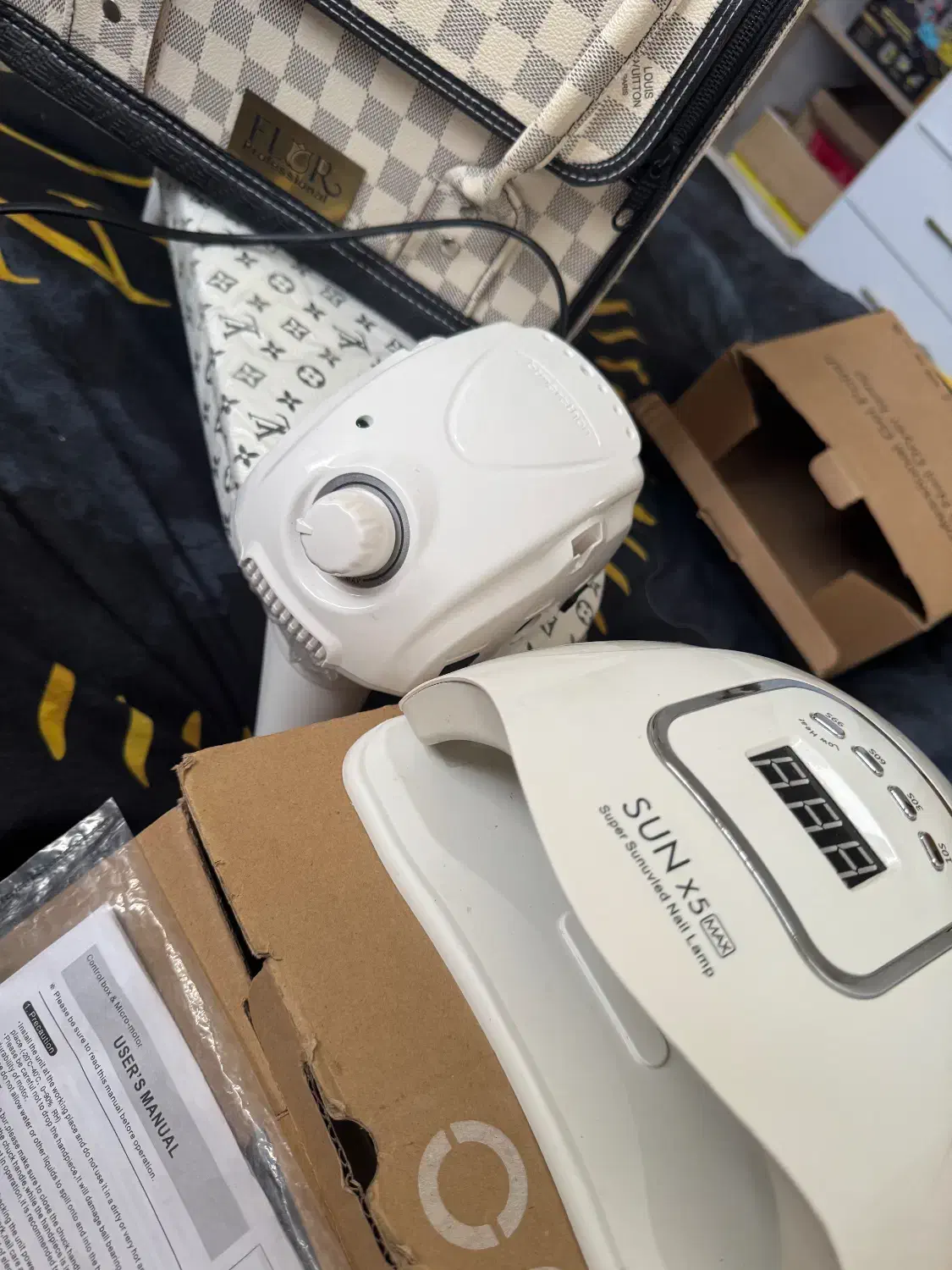 دستگاه کاشت ناخن|آرایشگاه و سالنهای زیبایی|یاسوج, |دیوار