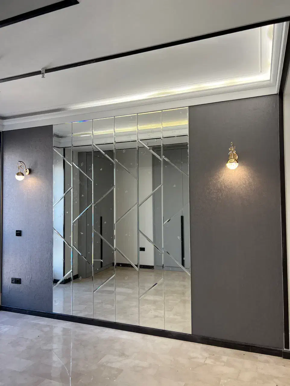 شاگرد برای کار کاغذ دیواری|استخدام معماری، عمران و ساختمانی|کرج, گلشهر|دیوار