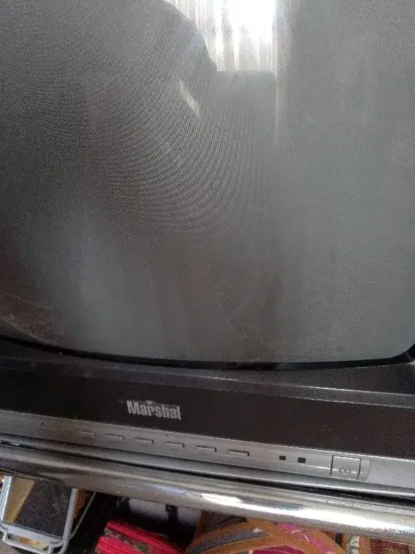 تلویزیون سالم با میز با صندل (دمپایی) نو و مبل|تلویزیون و پروژکتور|خوی, |دیوار