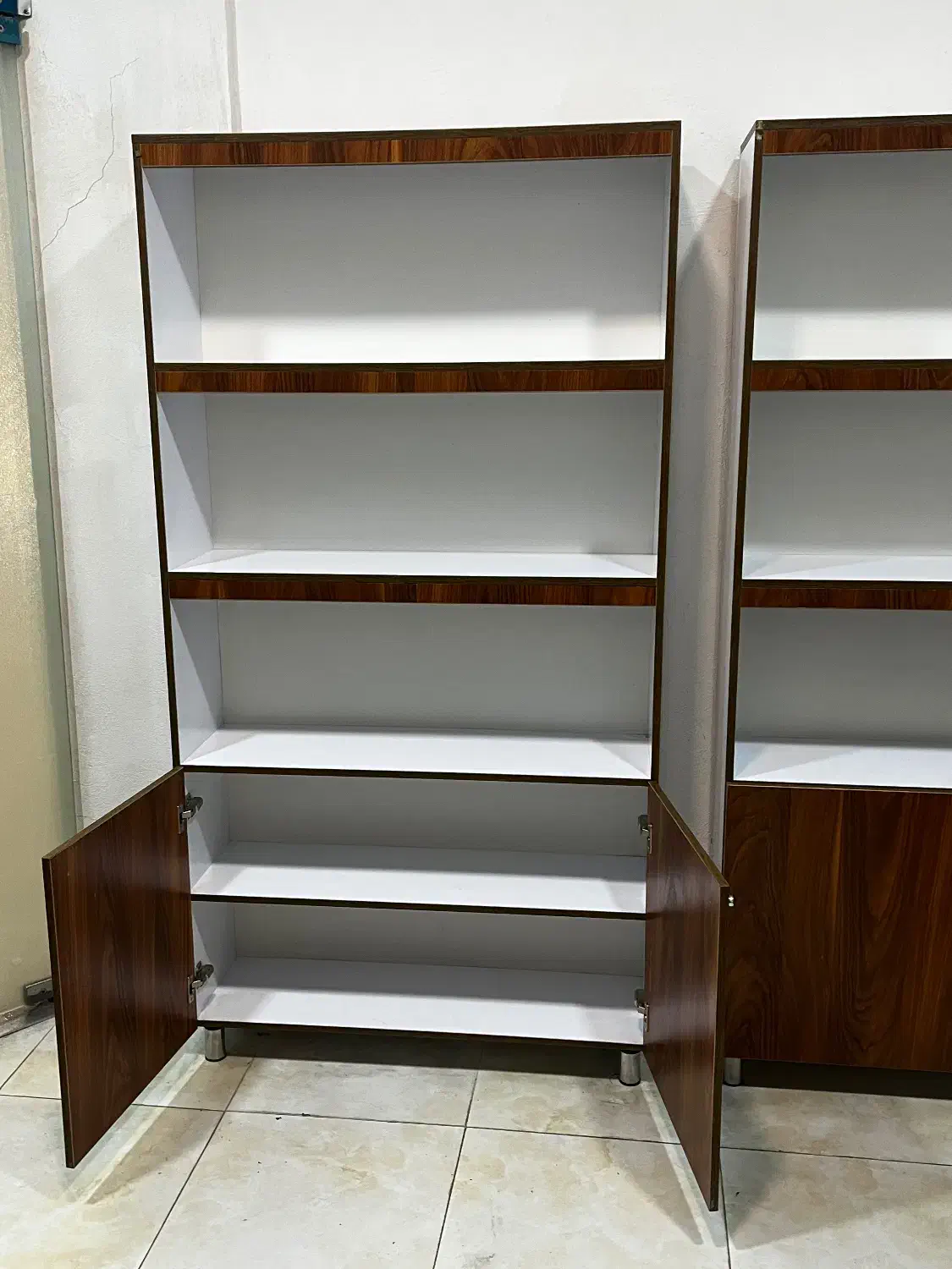 کتابخانه|کتابخانه، شلف، قفسه‌های دیواری|رشت, حاجی آباد|دیوار