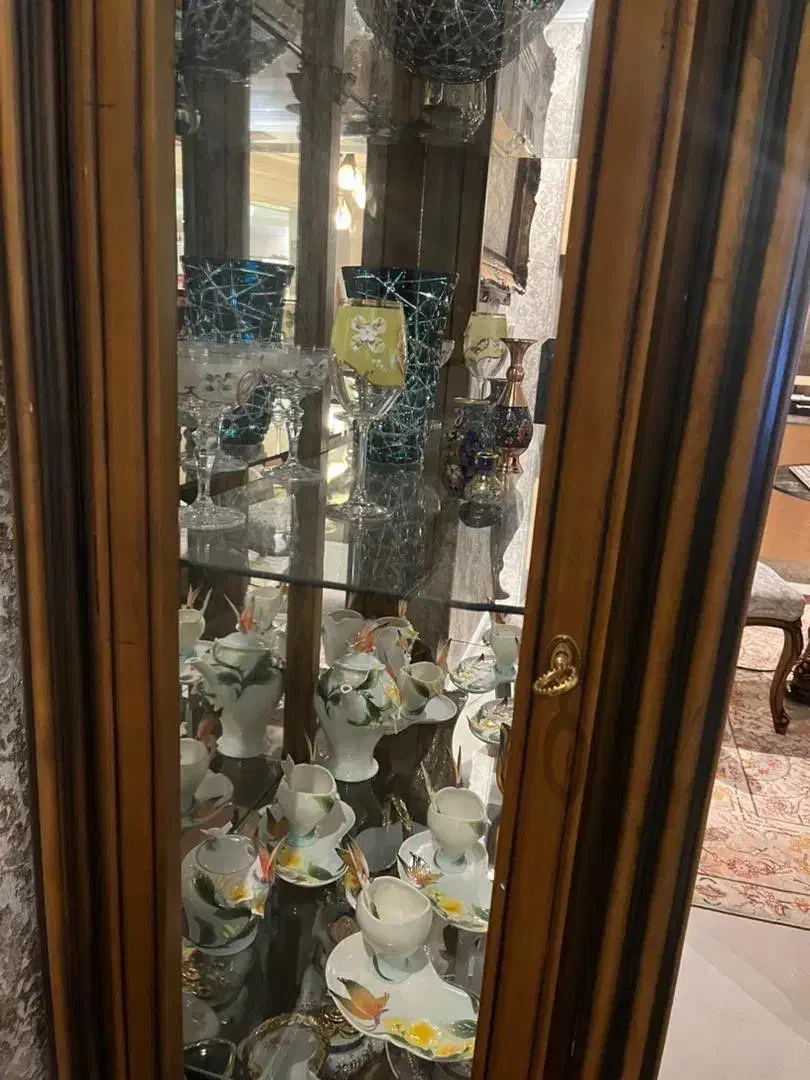 ویترین چوب و آیینه کلاسیک|بوفه، ویترین، کنسول|تهران, زعفرانیه|دیوار