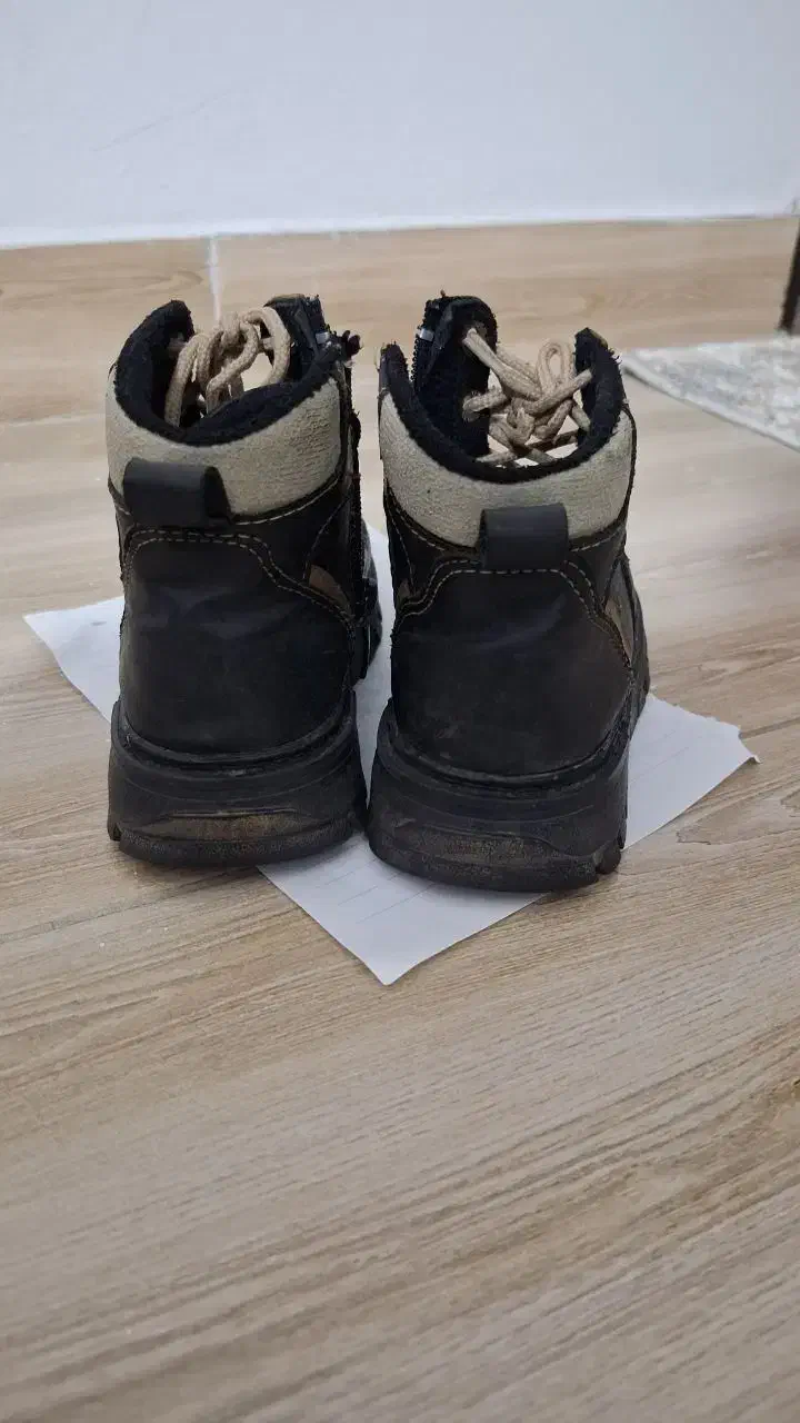 بوت بچگانه و صندل|کفش و لباس بچه|چالوس, |دیوار