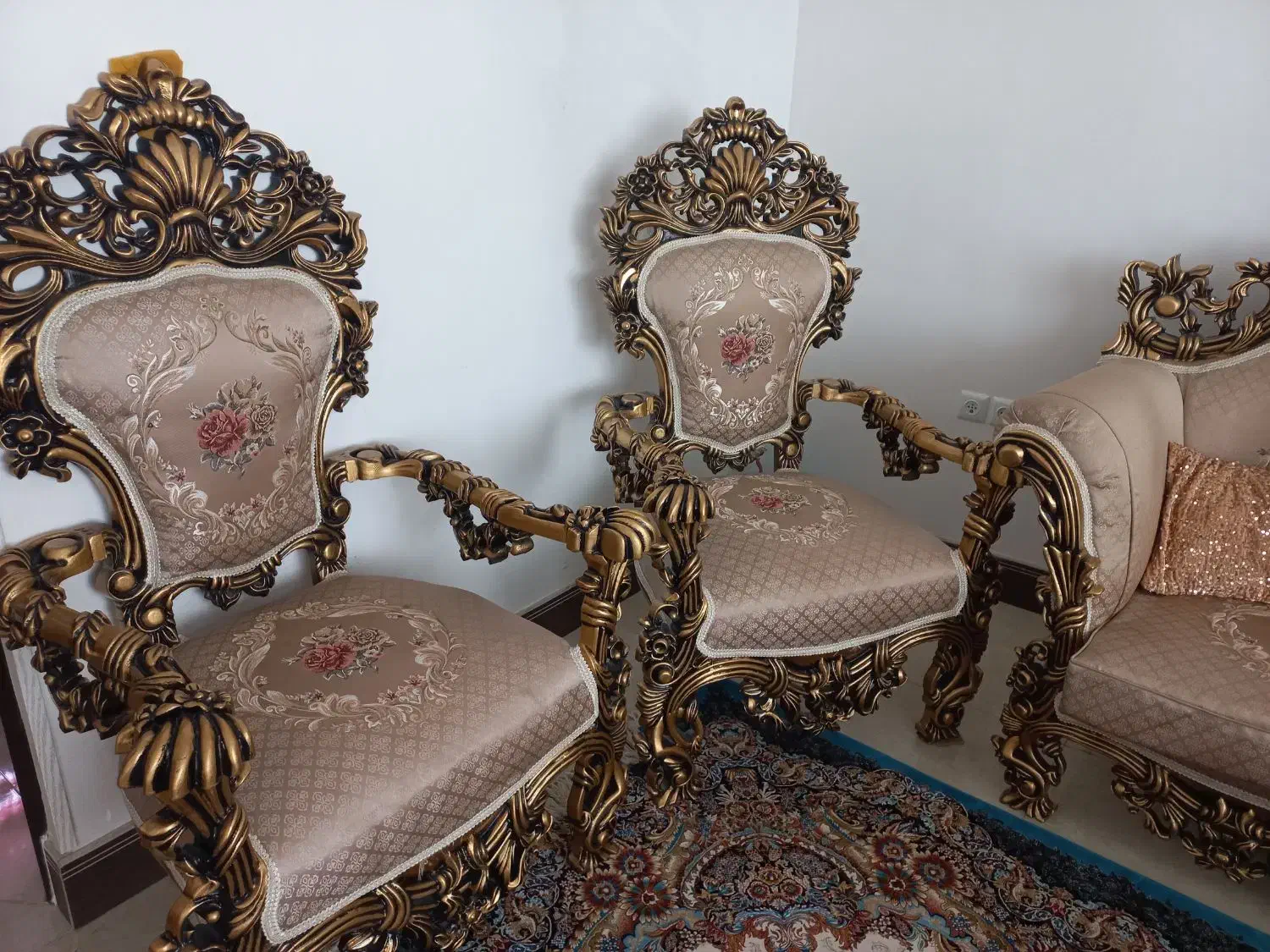 مبل ۹نفره همراه با ویترین و عسلی|مبلمان خانگی و میز عسلی|دلیجان, |دیوار