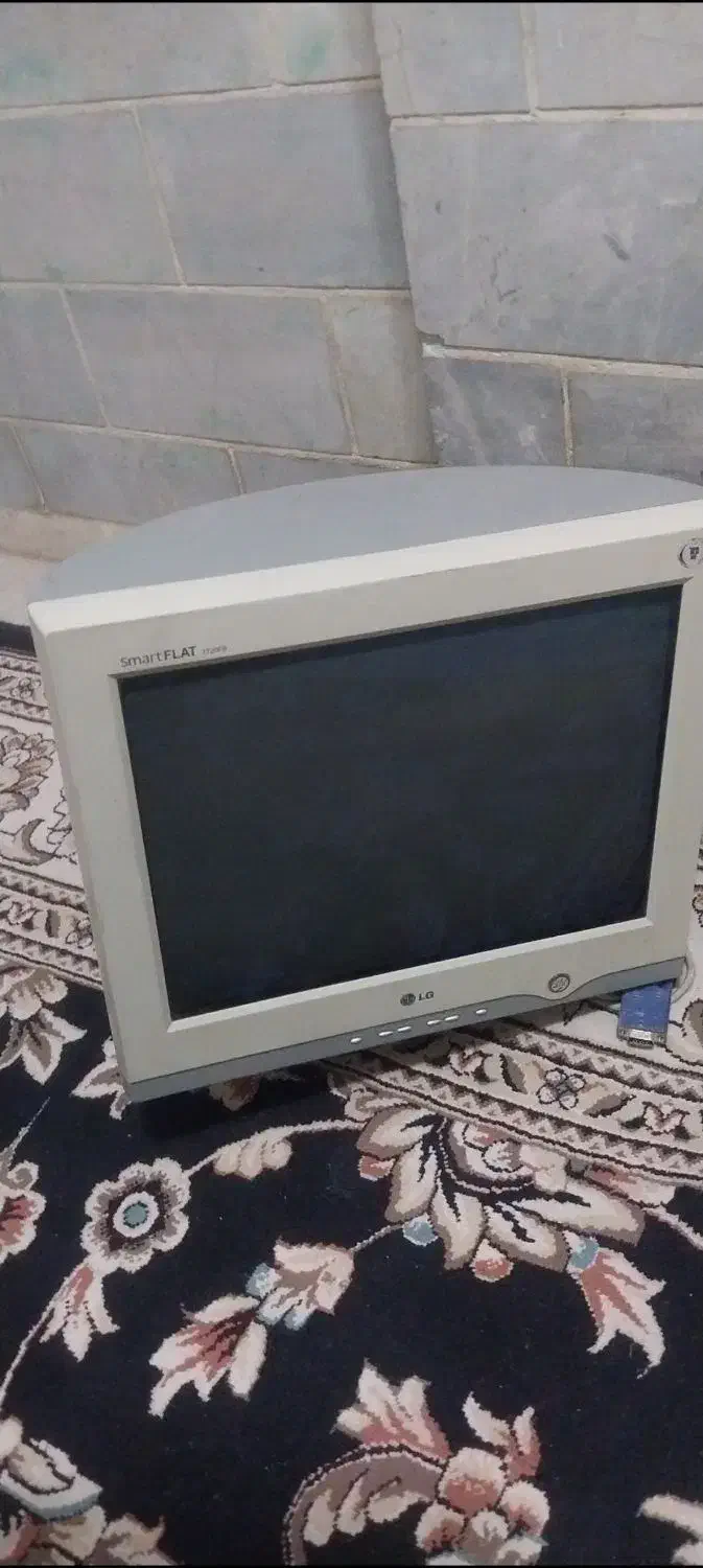 مانیتور کامپیوتر ۱۷ اینچ ال جی|قطعات و لوازم جانبی رایانه|اراک, |دیوار