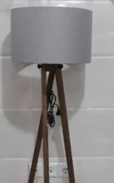 آباژور ایستاده|چراغ خواب و آباژور|فولادشهر, C1|دیوار