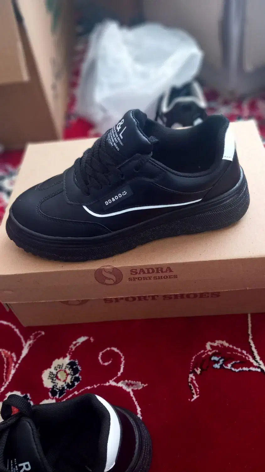 کفش|کیف، کفش، کمربند|نیشابور, بنیاد شهید|دیوار