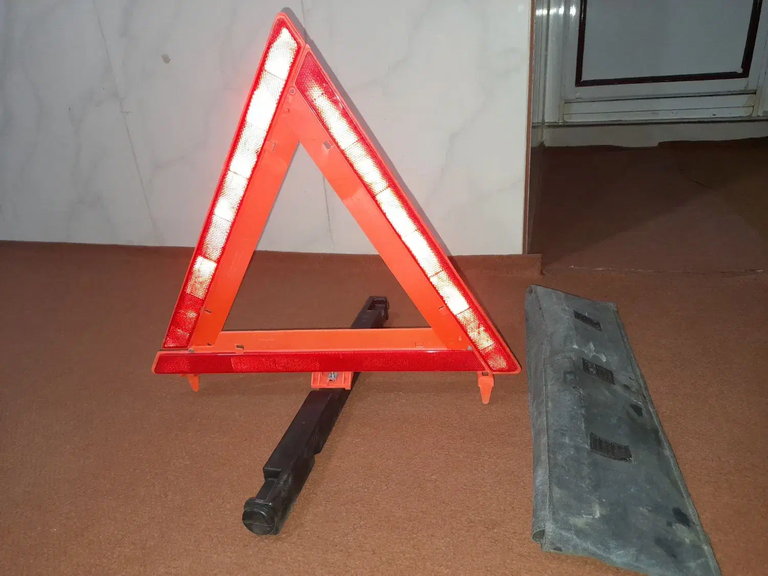 مثلث خطر|قطعات یدکی و لوازم جانبی|ملایر, |دیوار