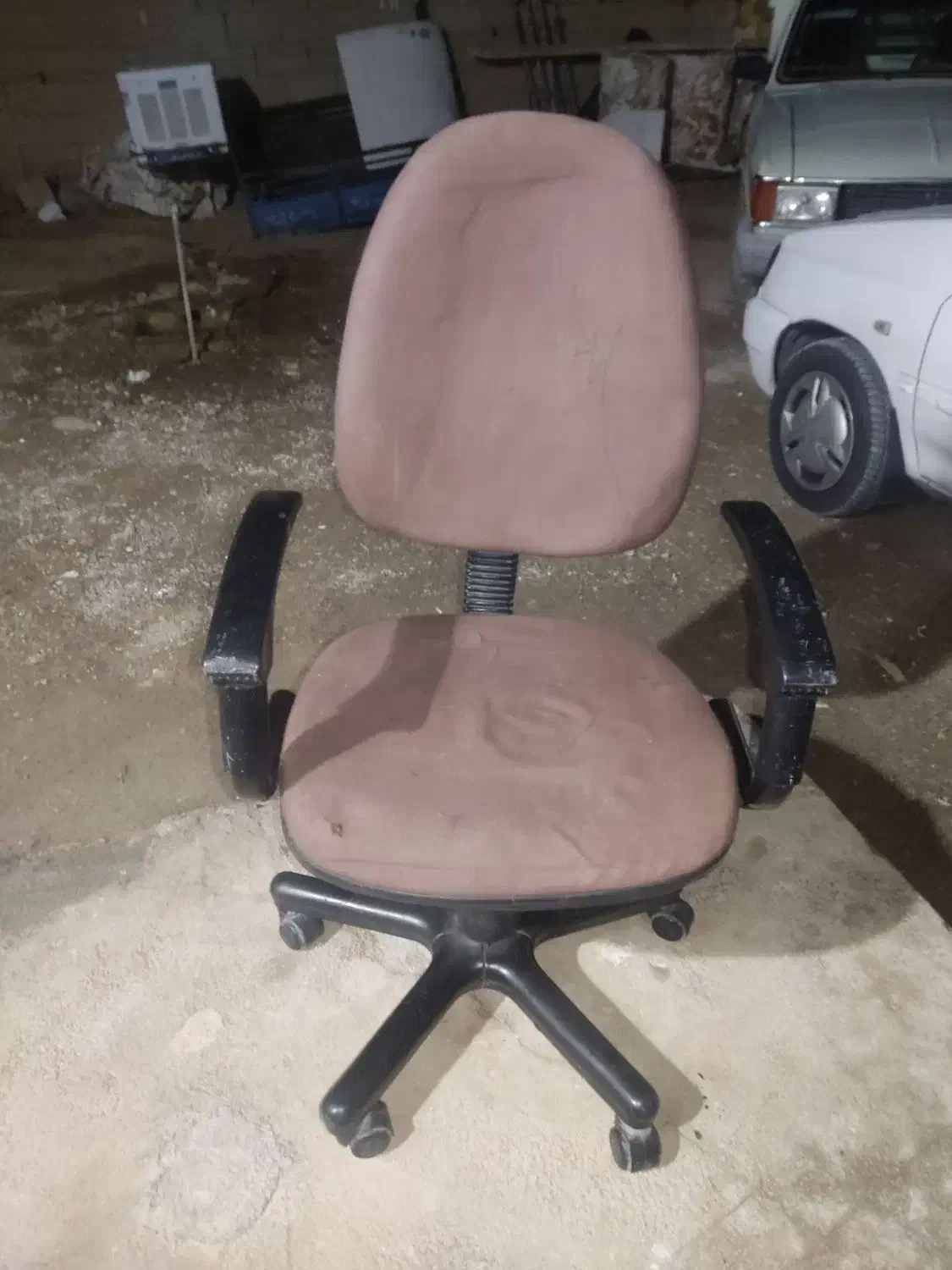 صندلی چرخی|صندلی و نیمکت|کبودرآهنگ, |دیوار