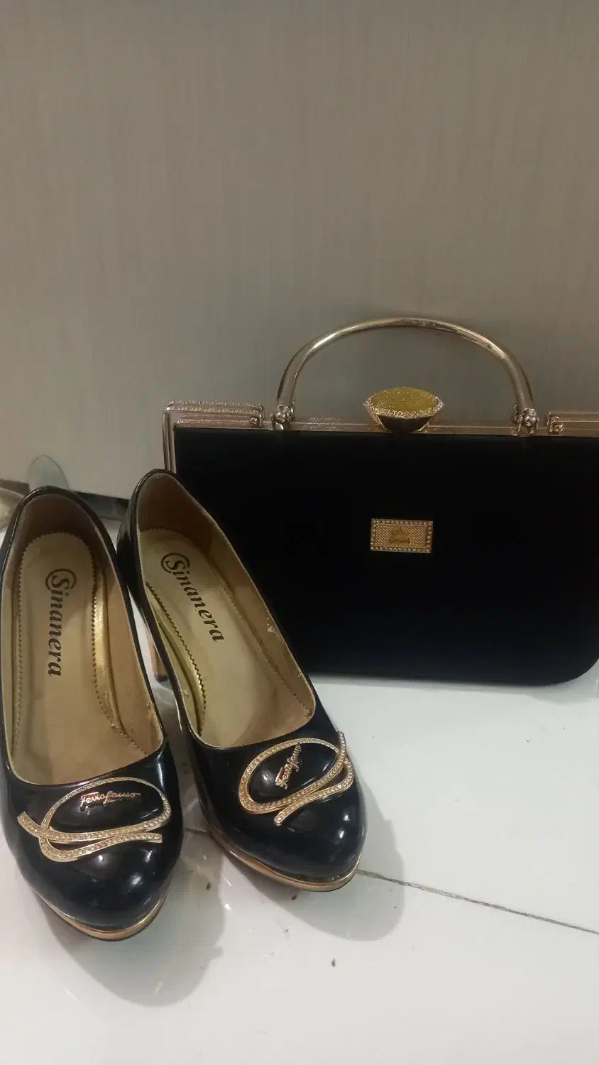 کیف کفش مجلسی|کیف، کفش، کمربند|ری, شهید غیوری (ابن باویه)|دیوار