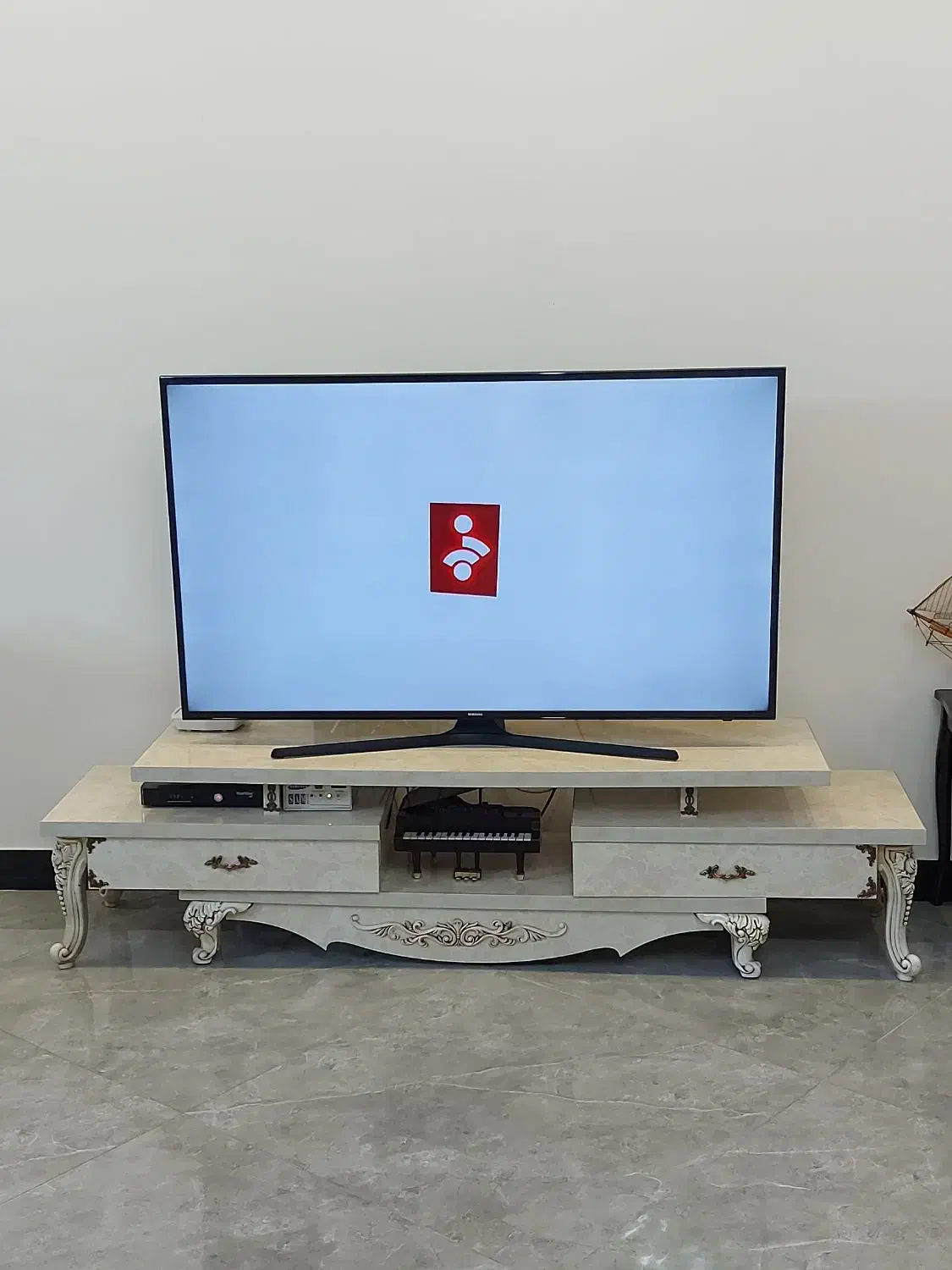 میز تلویزیون|میز تلویزیون|ری, دیلمان|دیوار