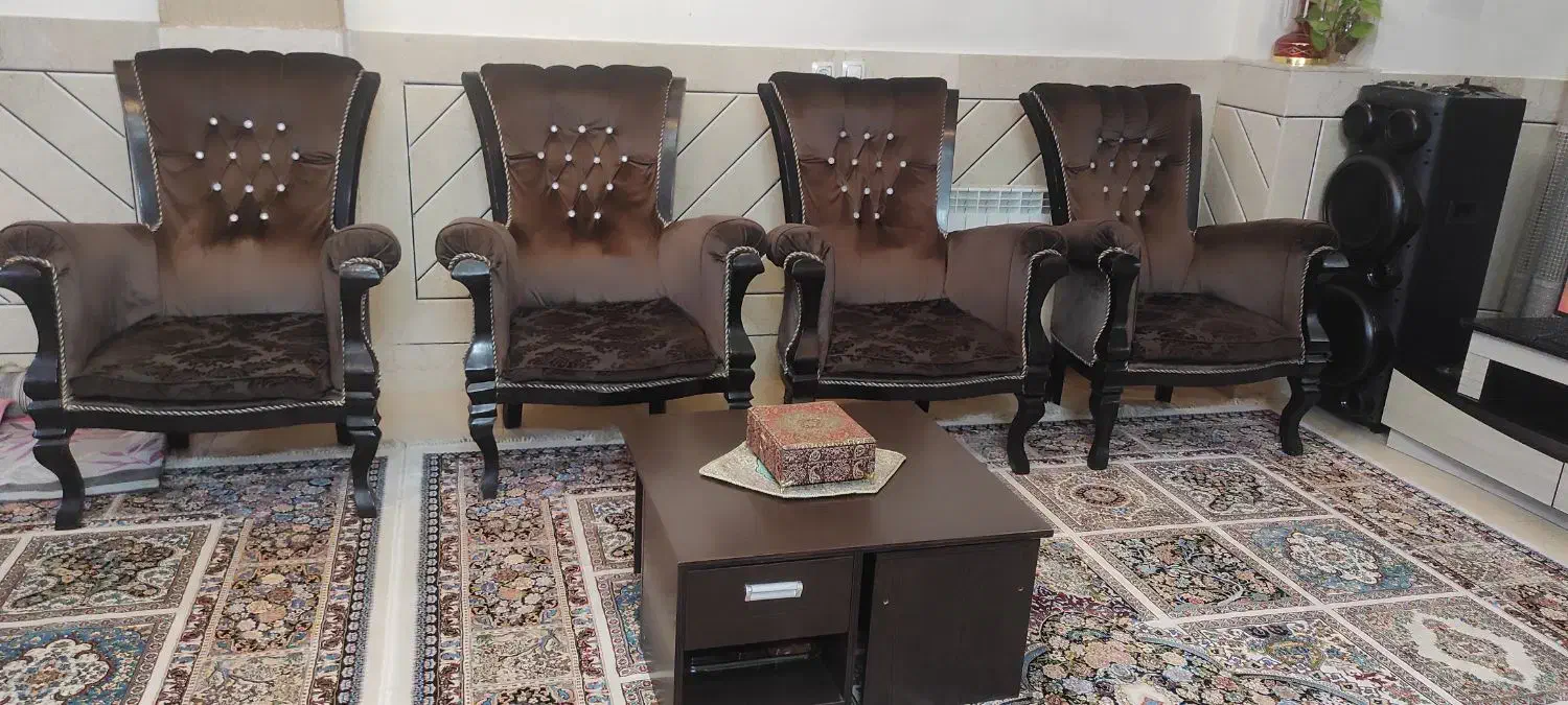 مبل استیل و میز جلو مبلی دست دوم تمیز|مبلمان خانگی و میز عسلی|خمینیشهر, |دیوار