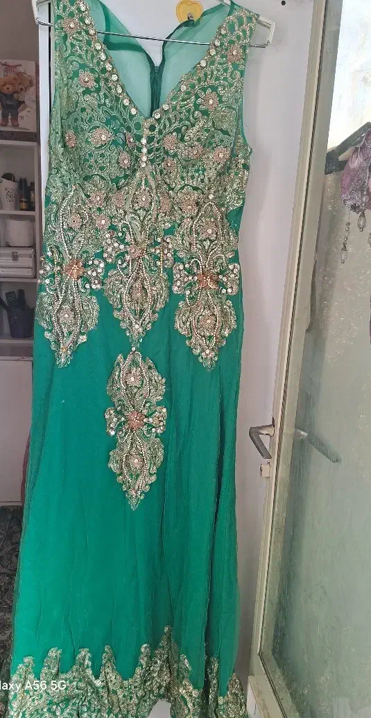 لباس مجلسی|لباس|اصفهان, فردوان|دیوار