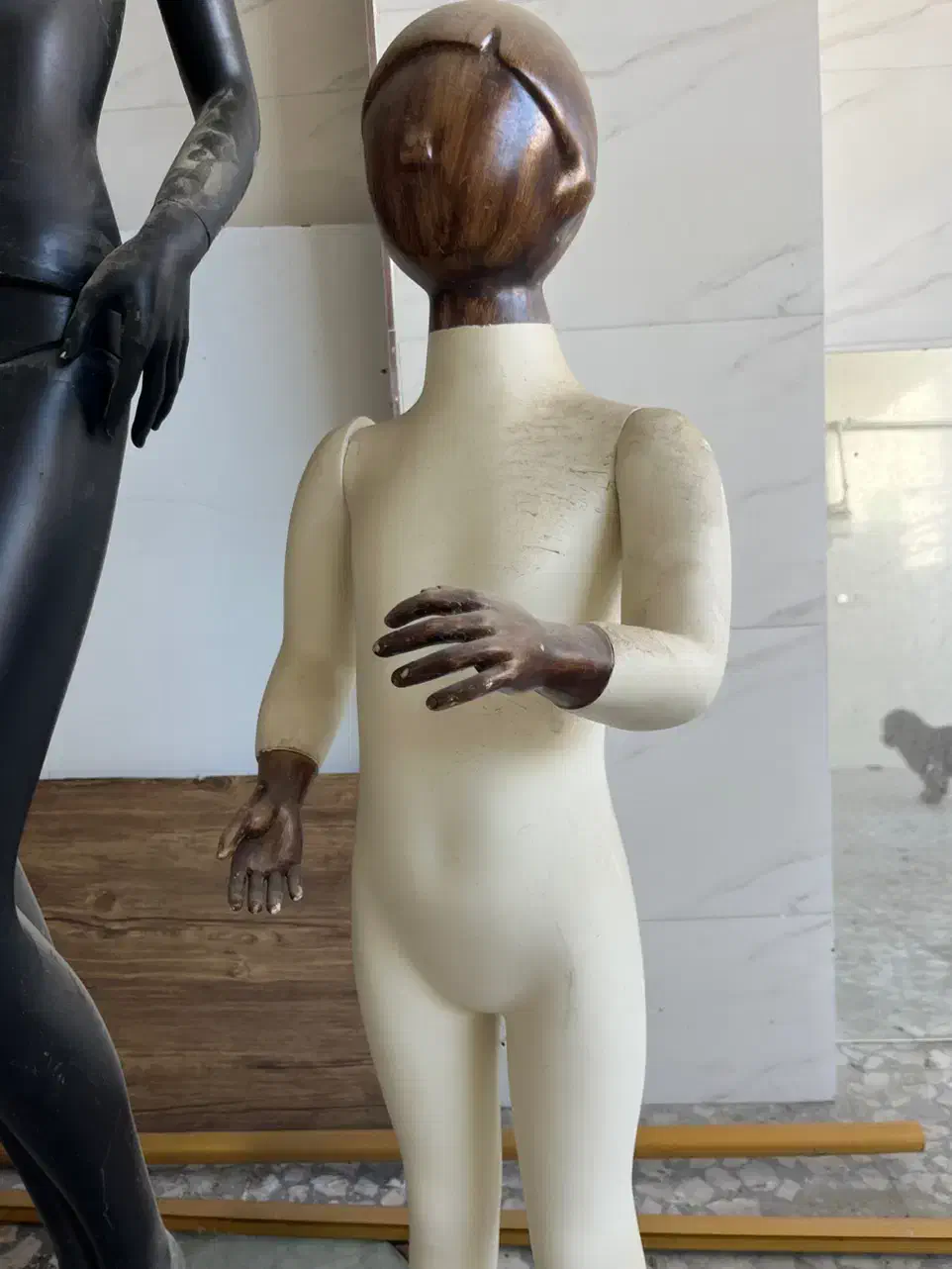 مانکن بچه و زنانه و گیت فروشگاهی،چوب لباسی طلایی|فروشگاه و مغازه|بهشهر, |دیوار