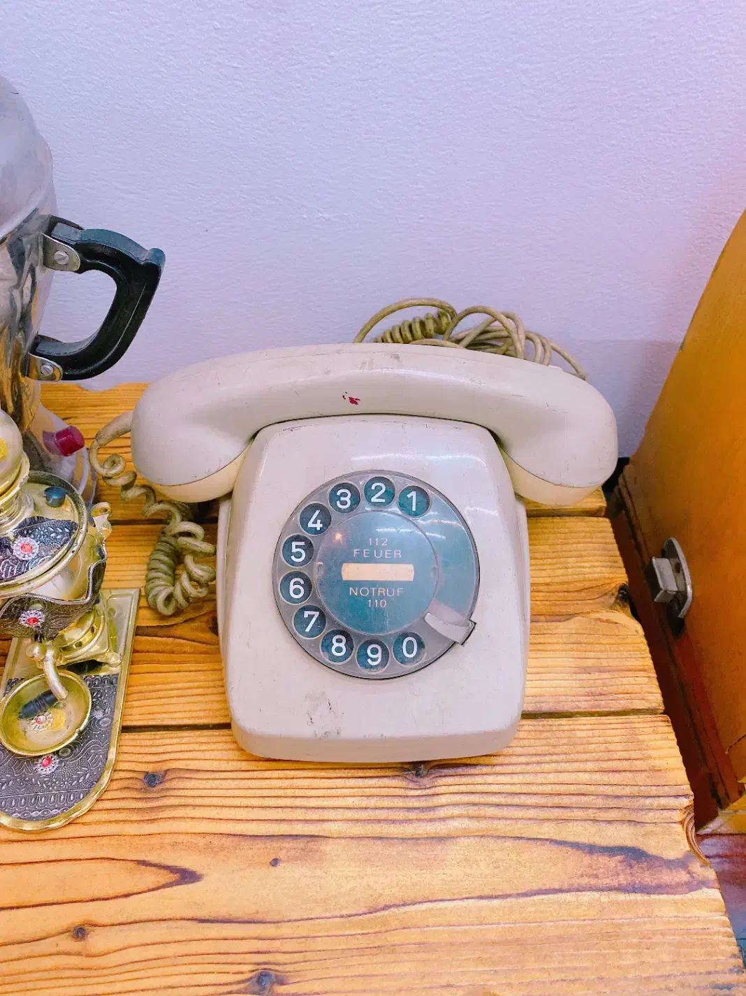 تلفن قدیمی|کلکسیون اشیاء عتیقه|اندیشه, اندیشه فاز ۱|دیوار