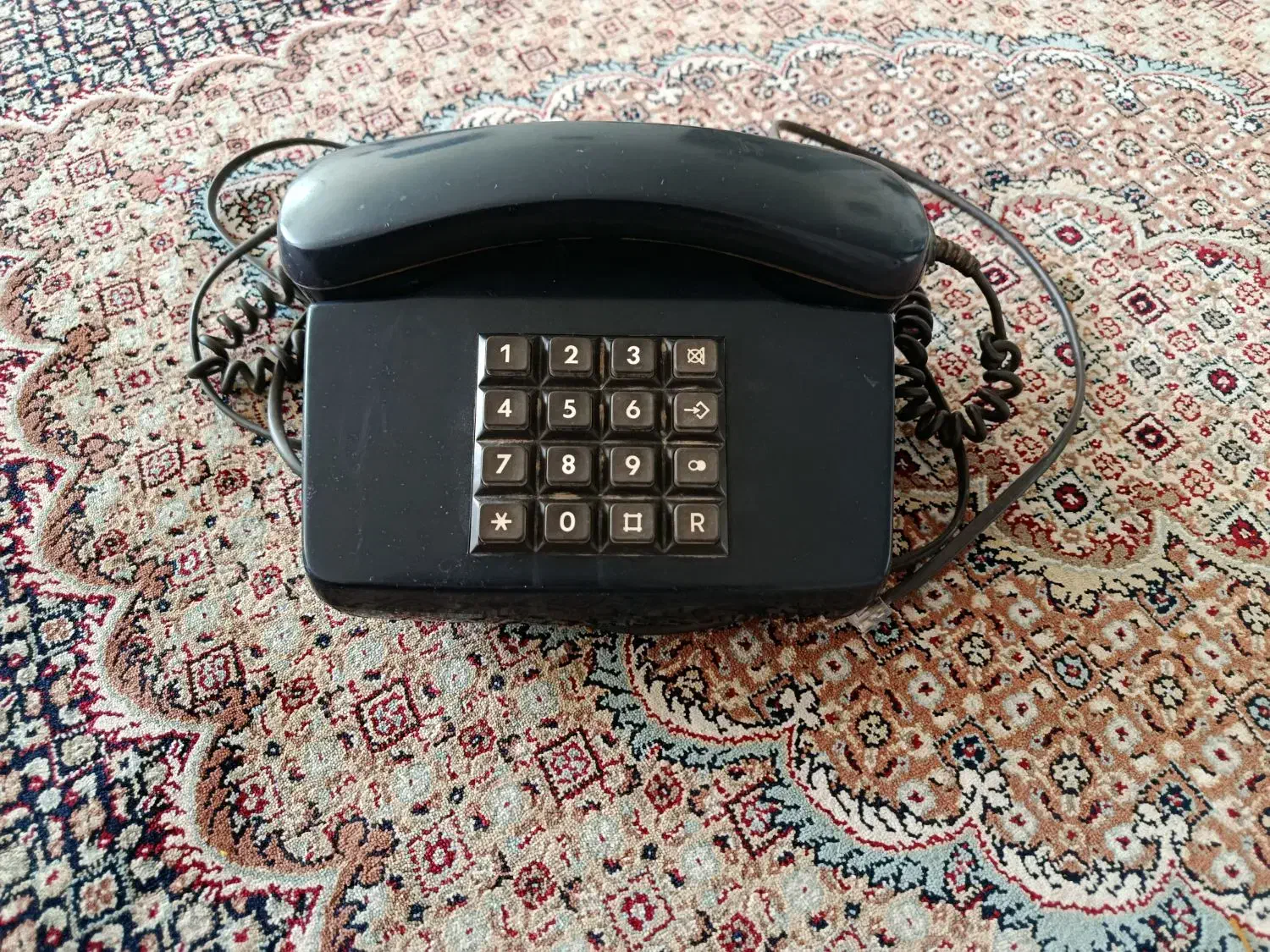 تلفن قدیمی|تلفن رومیزی|قائن, |دیوار