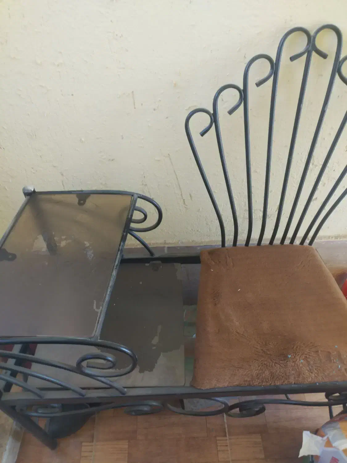 میز تلفن فرفورژه کاملا سالم|میز تلفن|شیراز, جوادیه|دیوار