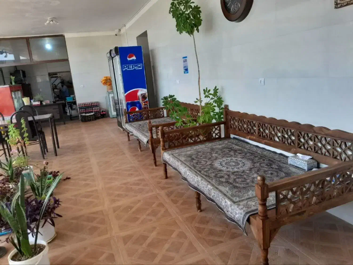 تولید انواع تخت های سنتی|مبلمان خانگی و میز عسلی|قیدار, |دیوار