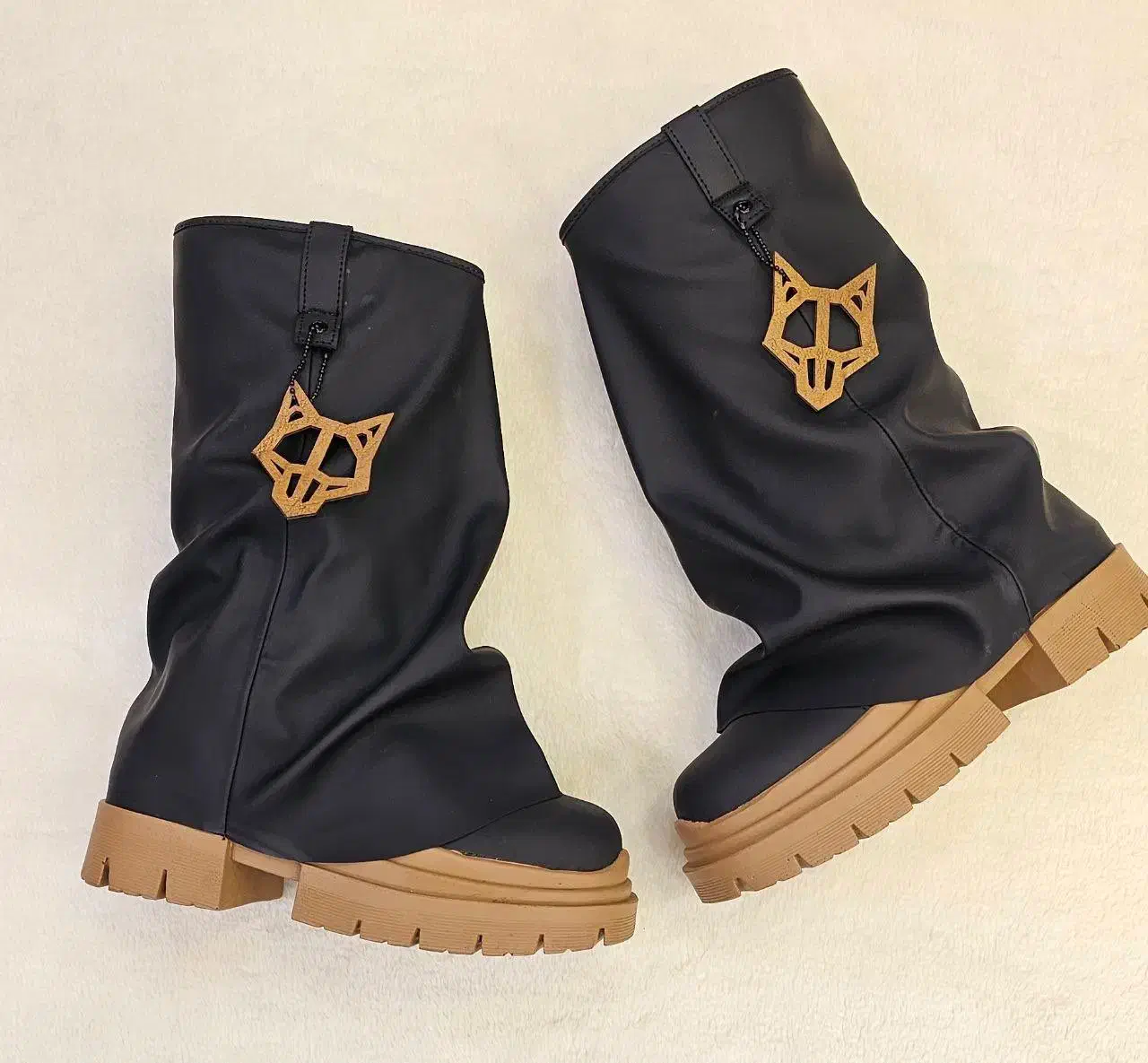 نیازمند همکار خانم در کفش فروشی|استخدام بازاریابی و فروش|اردبیل, |دیوار