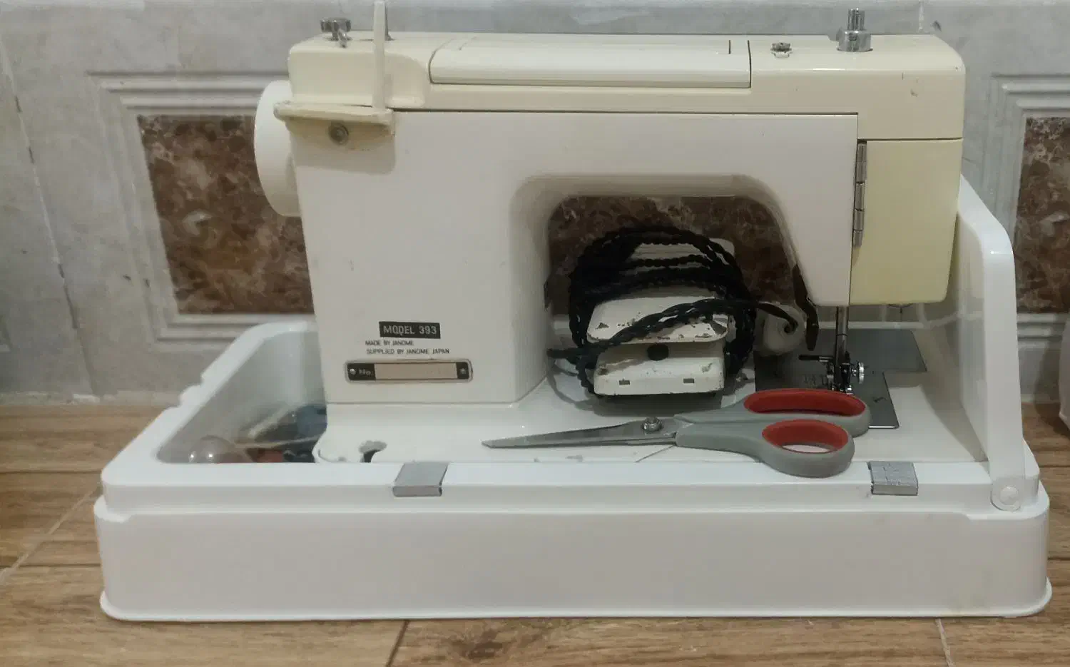 چرخ خیاطی ژانومه 393|چرخ خیاطی و ریسندگی|فسا, |دیوار