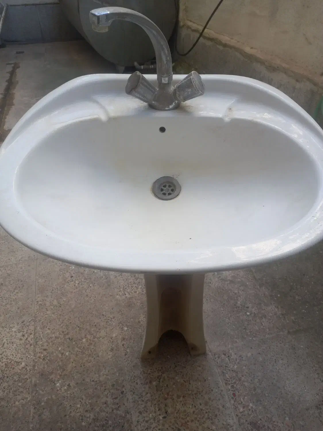 روشویی کامل به همراه شیر آلات ارزان میدم|لوازم سرویس بهداشتی|گرگان, |دیوار