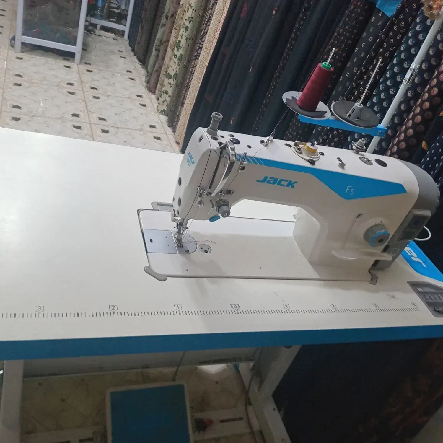 چرخ راسته دوز سه‌ماه کار|چرخ خیاطی و ریسندگی|جازموریان, |دیوار