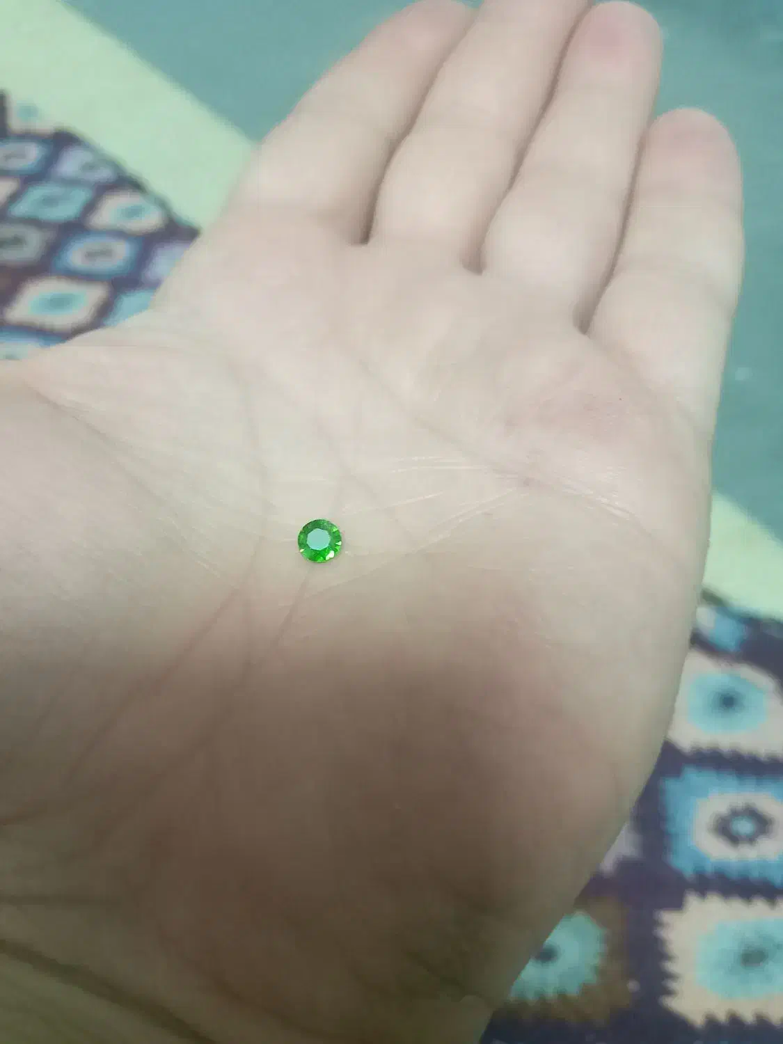 گارنت دمانتویید|جواهرات|ری, دیلمان|دیوار