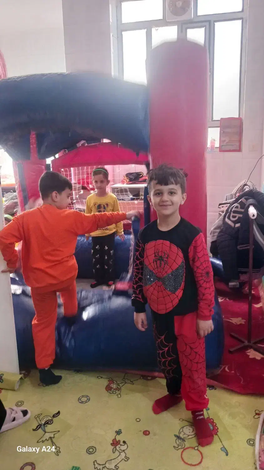 قصر بادی...توپ بازی|اسباببازی|ایوان, |دیوار