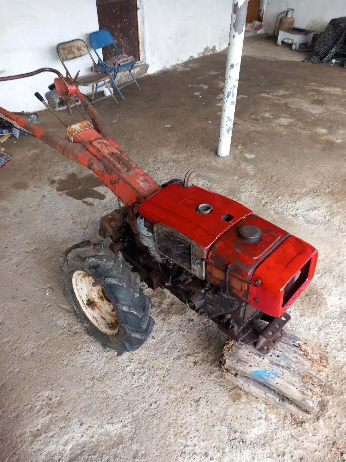 تیلر|ماشین‌آلات صنعتی|رشت, فرودگاه سردار جنگل رشت|دیوار