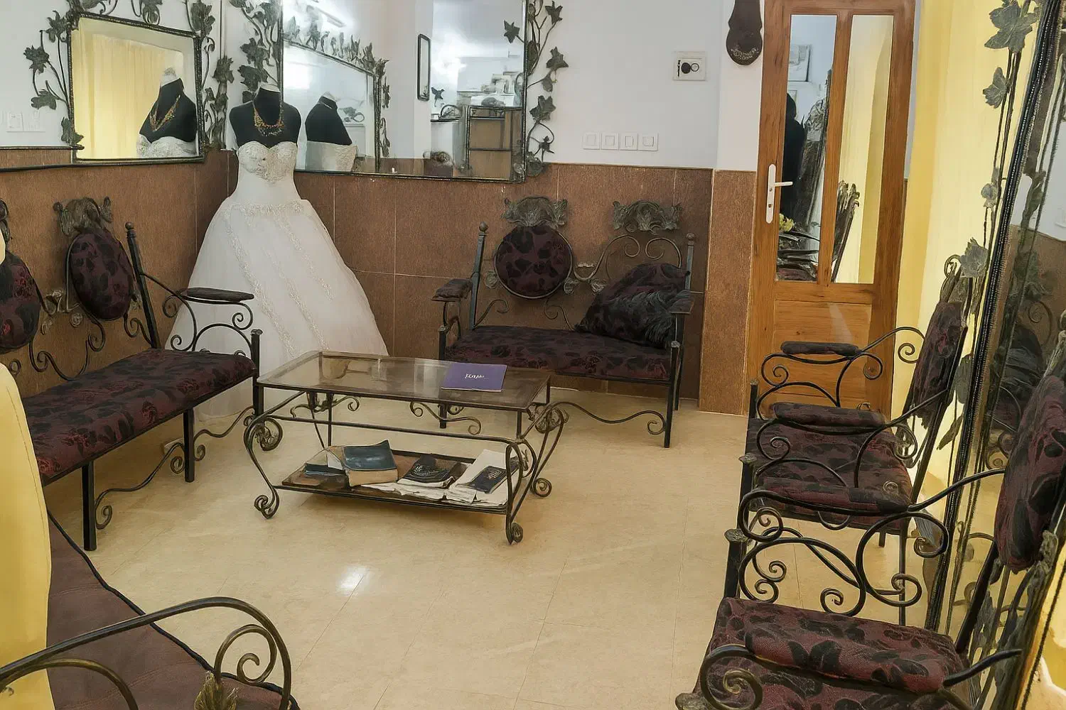 اجاره مغازه ۲۴ متری با امکانات|اجارهٔ مغازه و غرفه|کومله, |دیوار