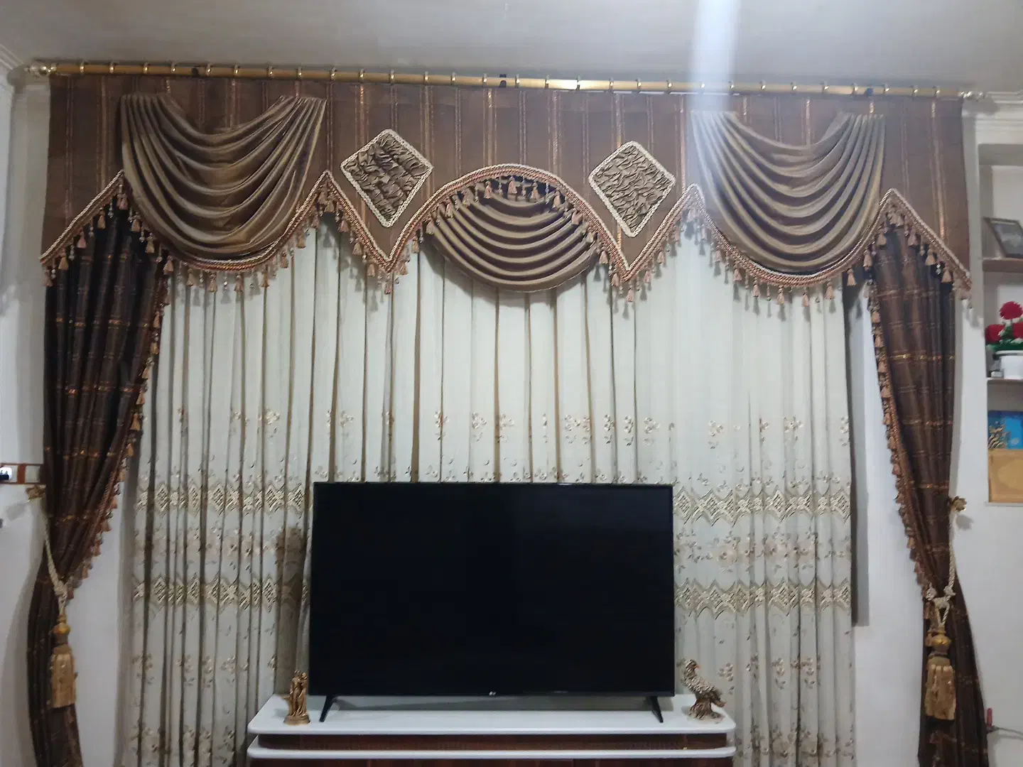 پرده|پرده، رانر، رومیزی|صحنه, |دیوار