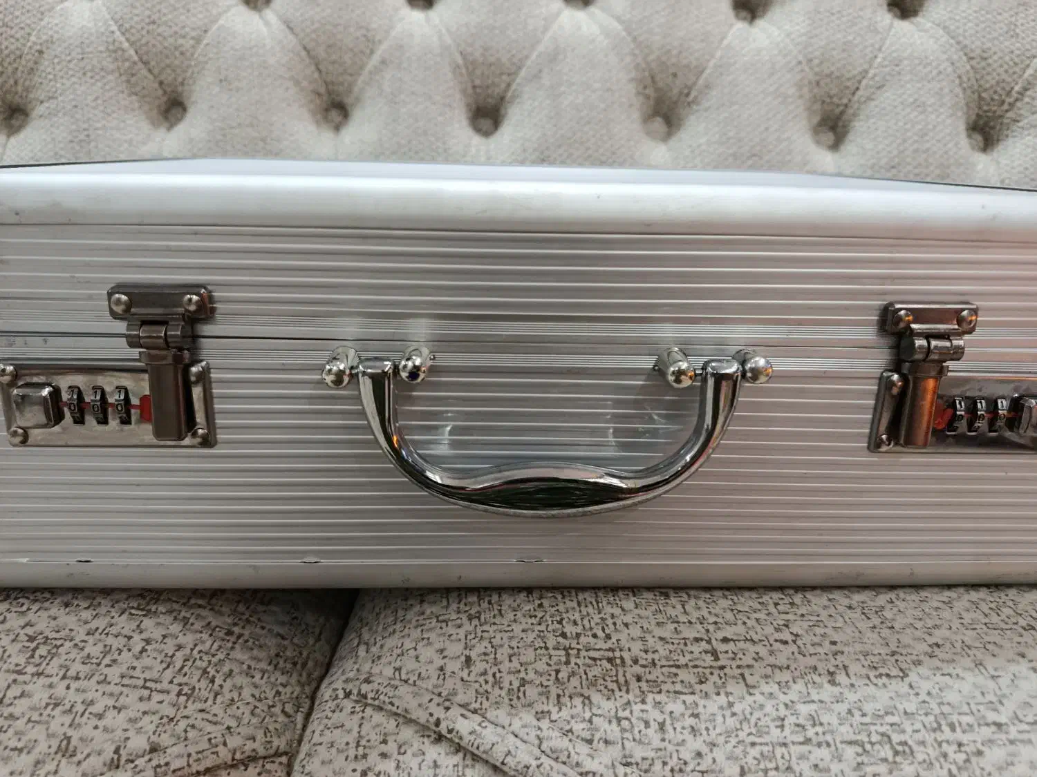 چمدان|کیف، کفش، کمربند|بابل, |دیوار