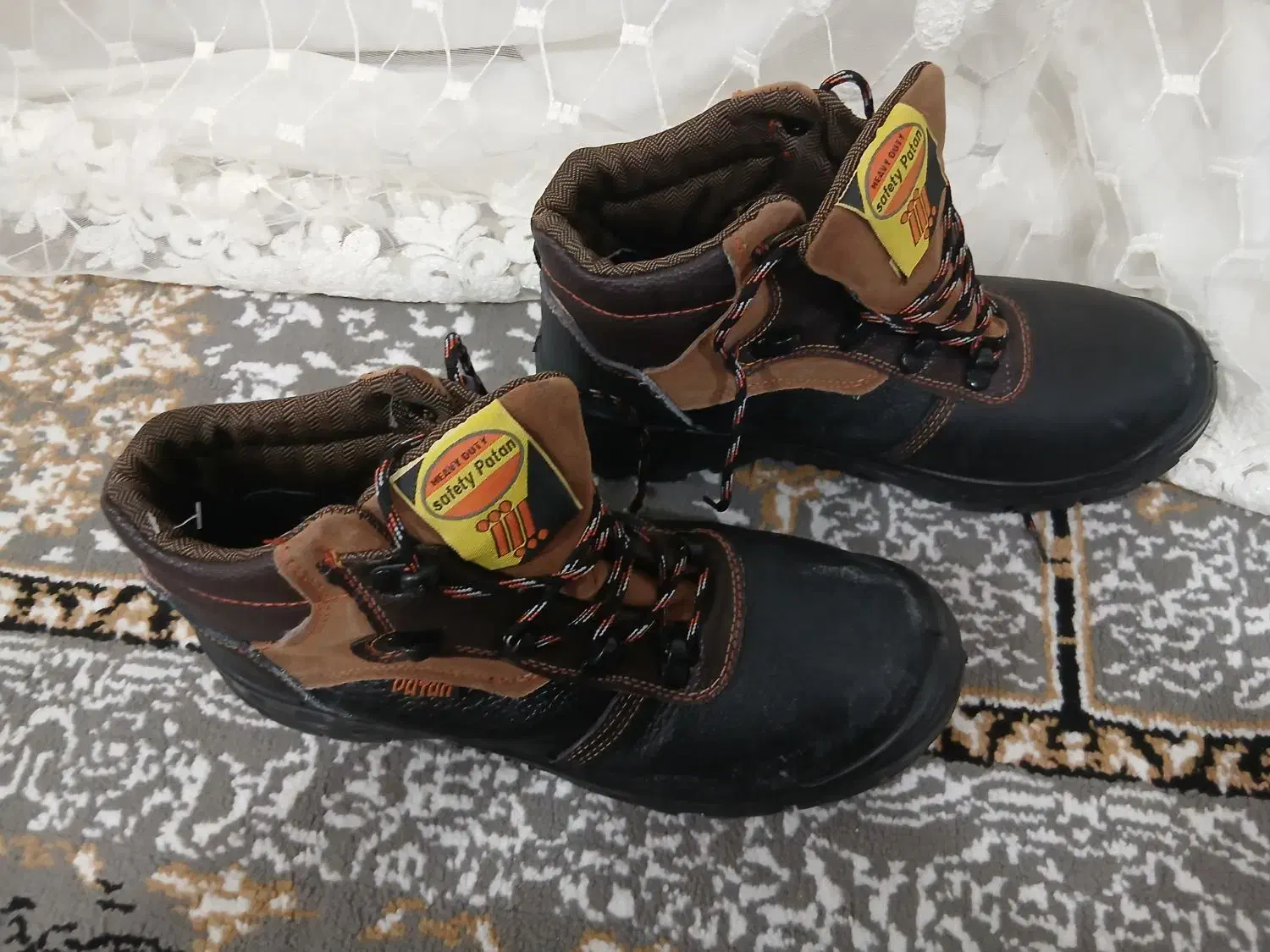 کفش ایمنی|کیف، کفش، کمربند|آبپخش, |دیوار