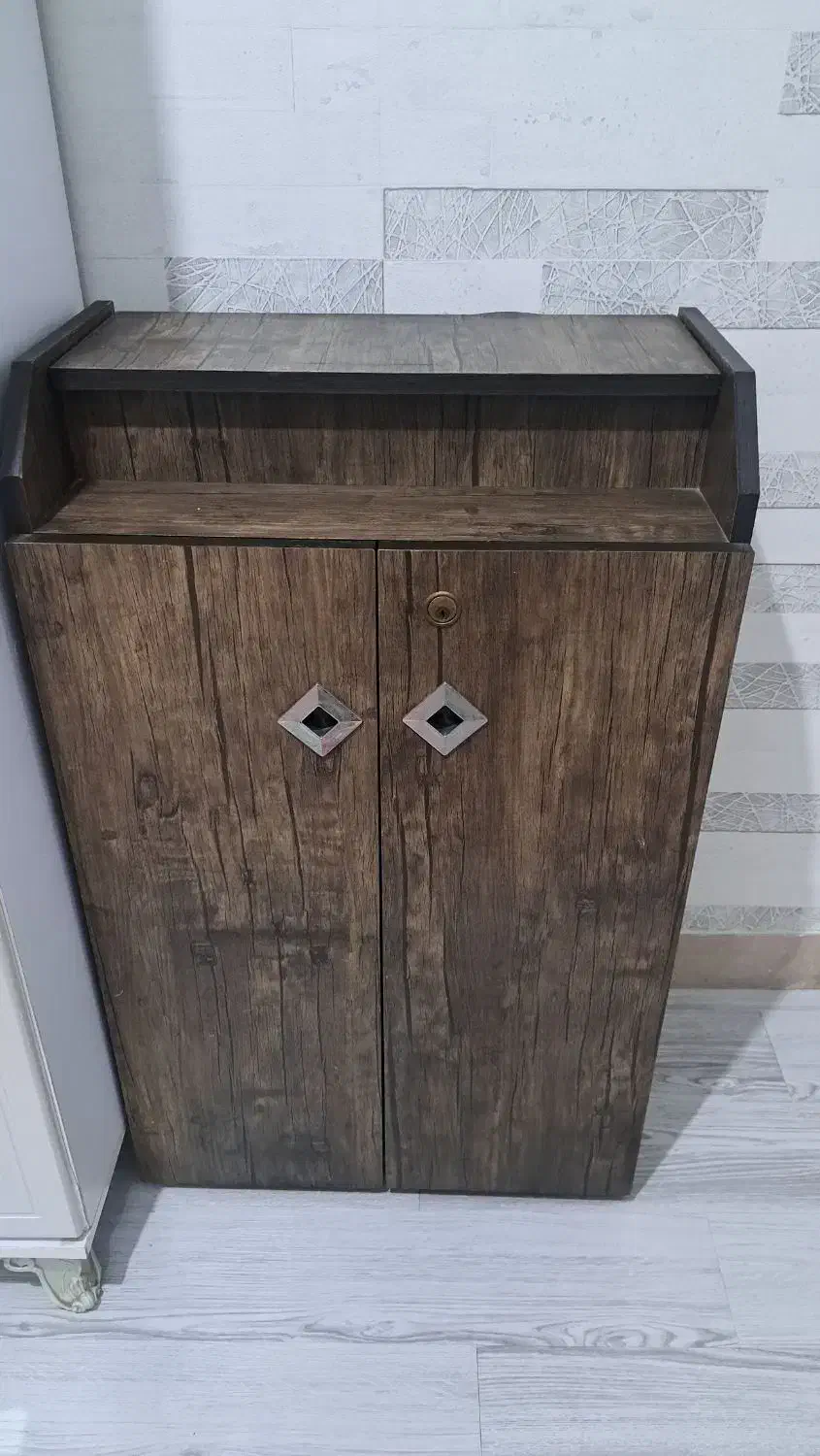 جاکفشی|جاکفشی، کمد، دراور|رشت, شهرک الغدیر|دیوار