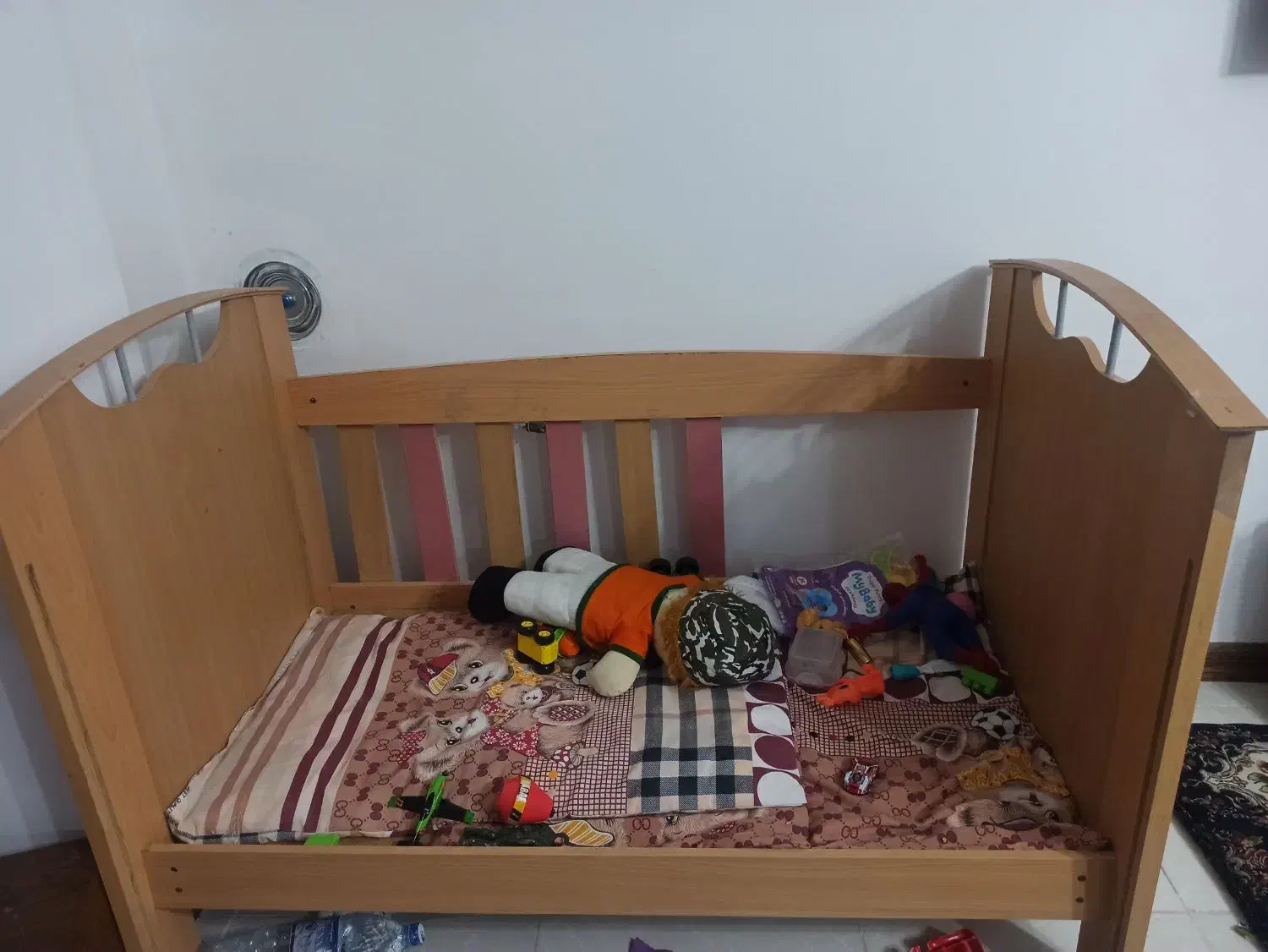 تخت خواب کودک|تخت و صندلی بچه|شیراز, طلاب|دیوار