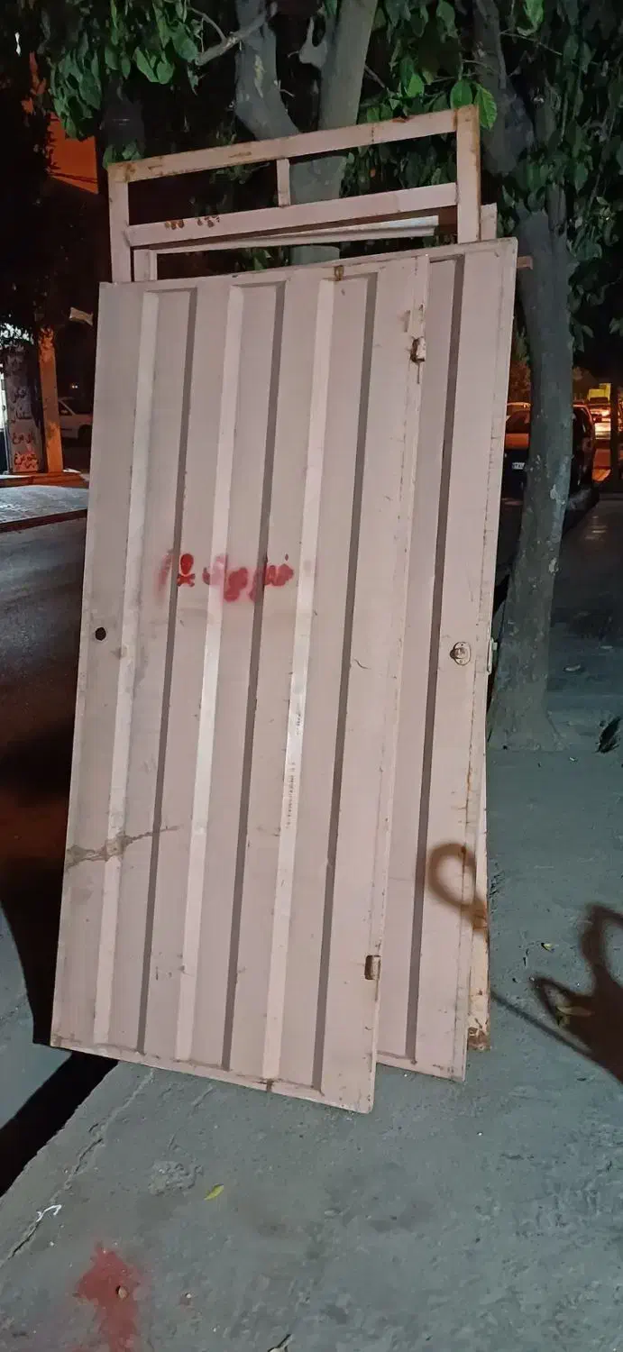 درب آهنی دو عدد|مصالح و تجهیزات ساختمان|گرگان, |دیوار