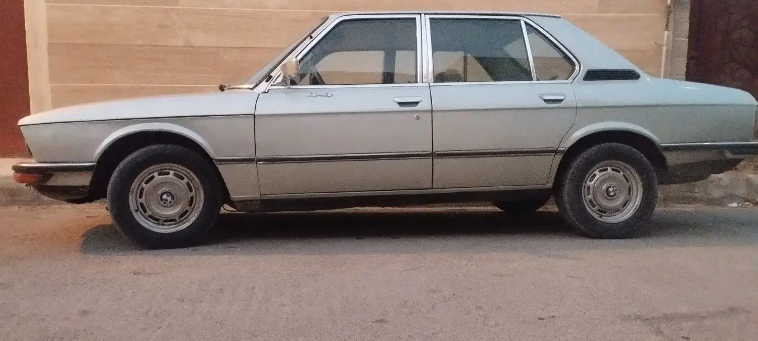 بی ام و 518|خودرو کلاسیک|آباده, |دیوار