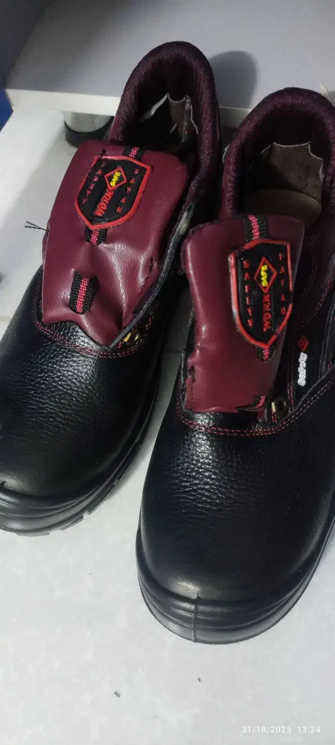 لباس کار و کفش ایران شرق|کیف، کفش، کمربند|نیشابور, تختی|دیوار