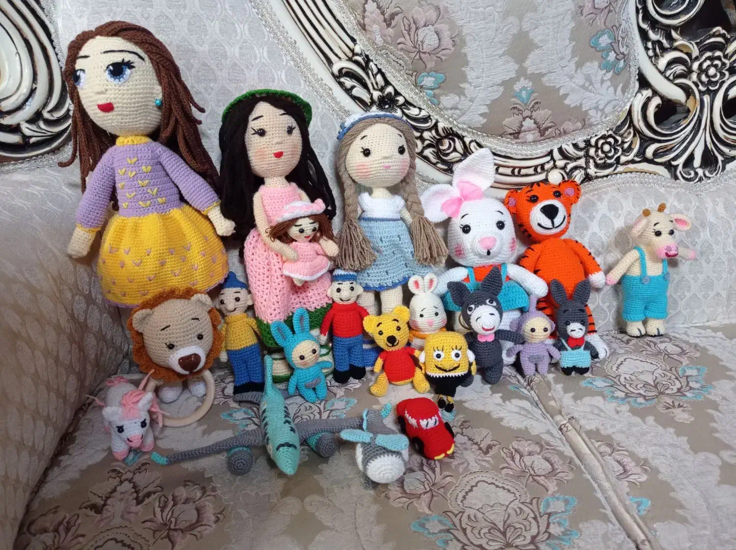 عروسک های شادی|اسباب‌‌بازی|ری, علایین|دیوار