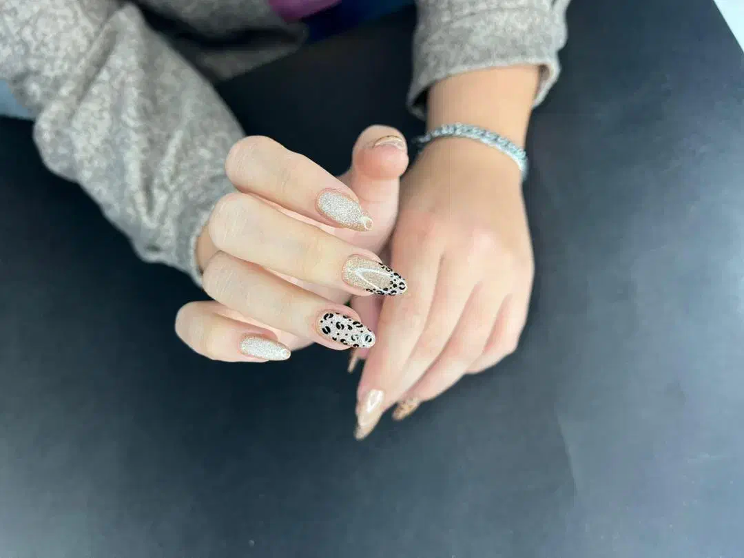 کاشت و ترمیم ناخن اف ویژه|خدمات آرایشگری و زیبایی|محمدشهر, محمدشهر|دیوار