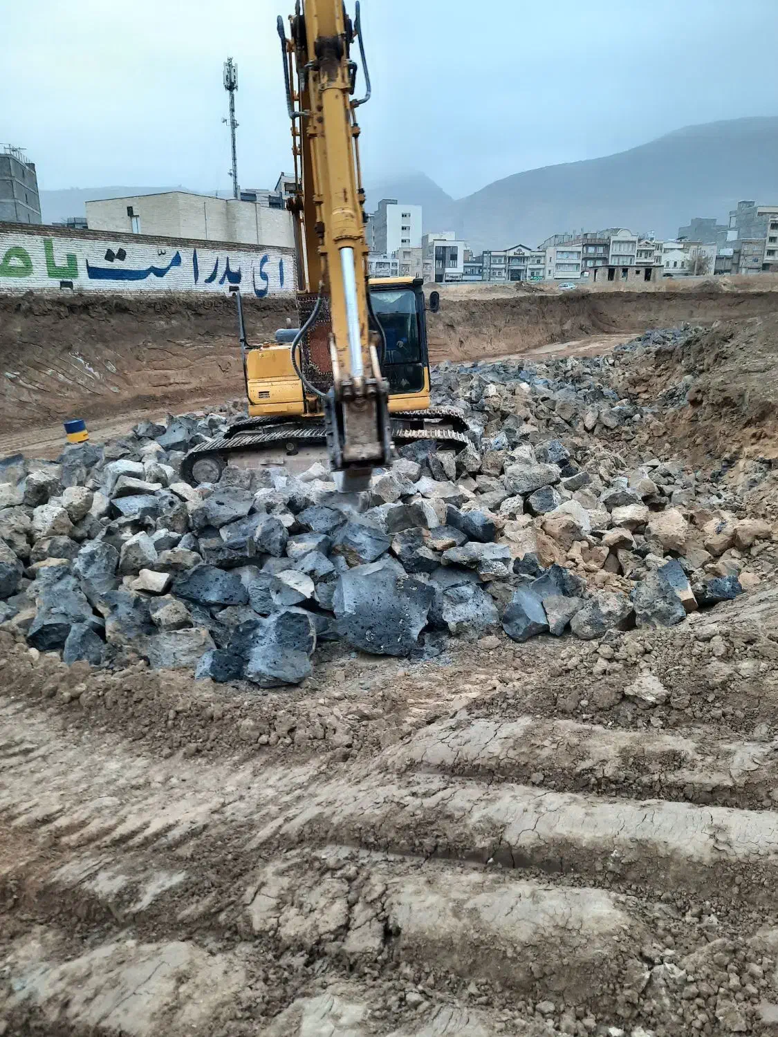 فروش سنگ لاشه شکسته با پیکور|مصالح و تجهیزات ساختمان|ماکو, |دیوار