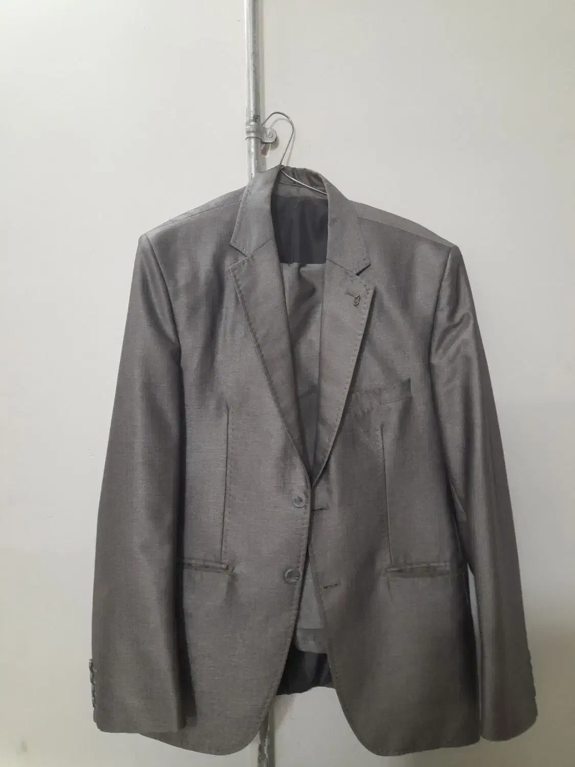 کت وشلوار|لباس|سبزوار, باهنر|دیوار