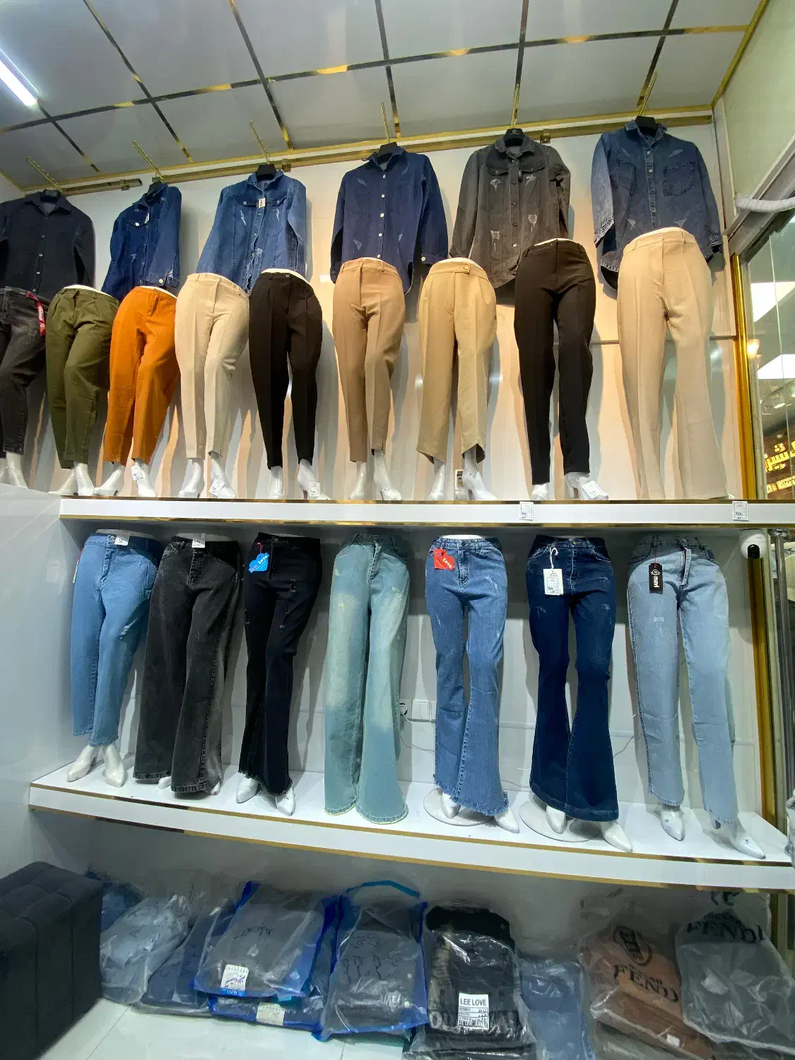 فروش مانکن پای زنانه و قفسه و باکس mdf|فروشگاه و مغازه|آستارا, |دیوار