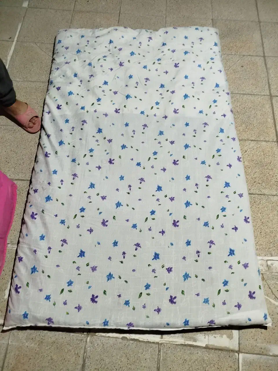 تعدادی تشک سالم|رختخواب، بالش، پتو|مشهد, انقلاب|دیوار