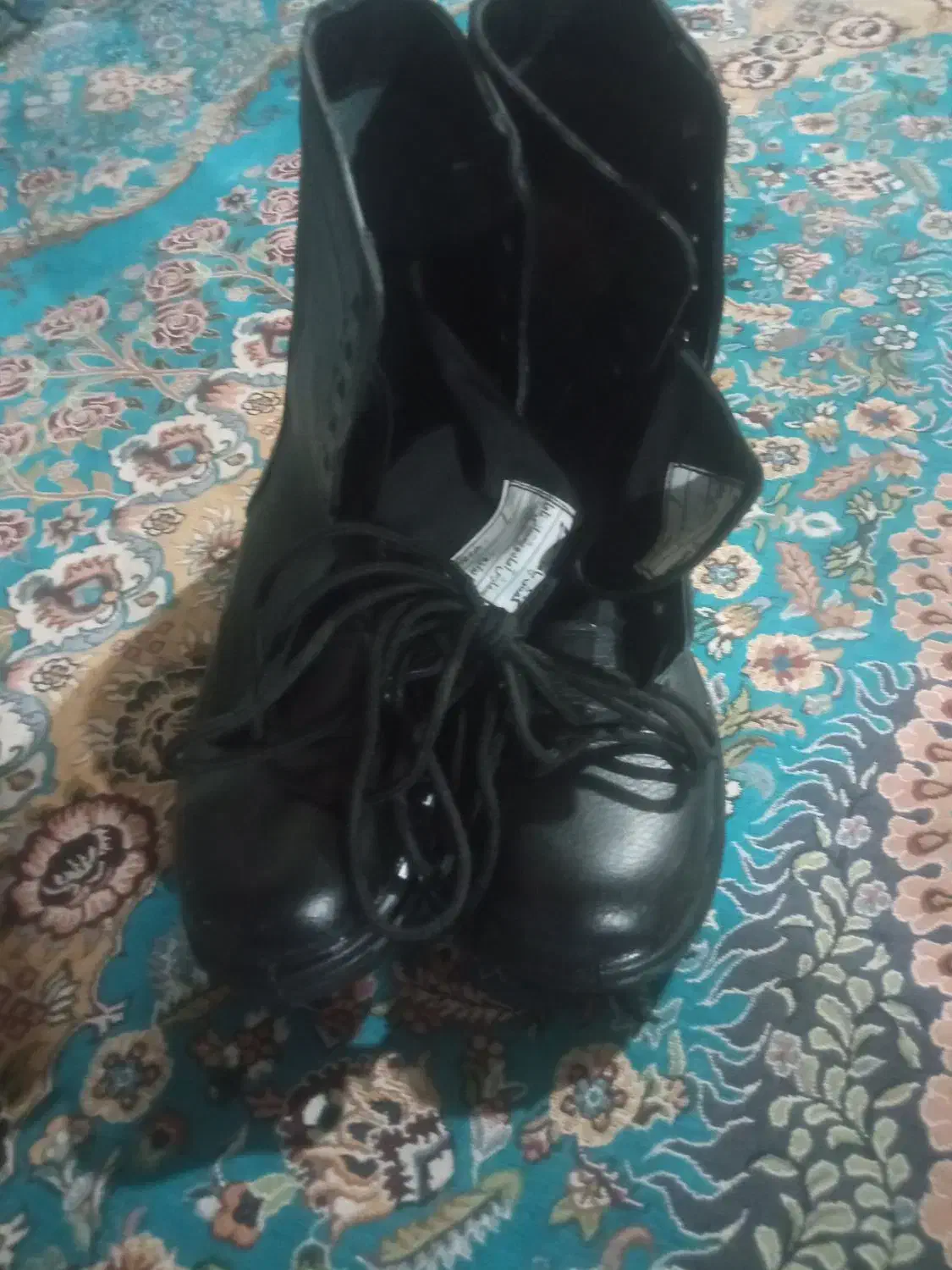 پوتین|کیف، کفش، کمربند|سیب و سوران, |دیوار